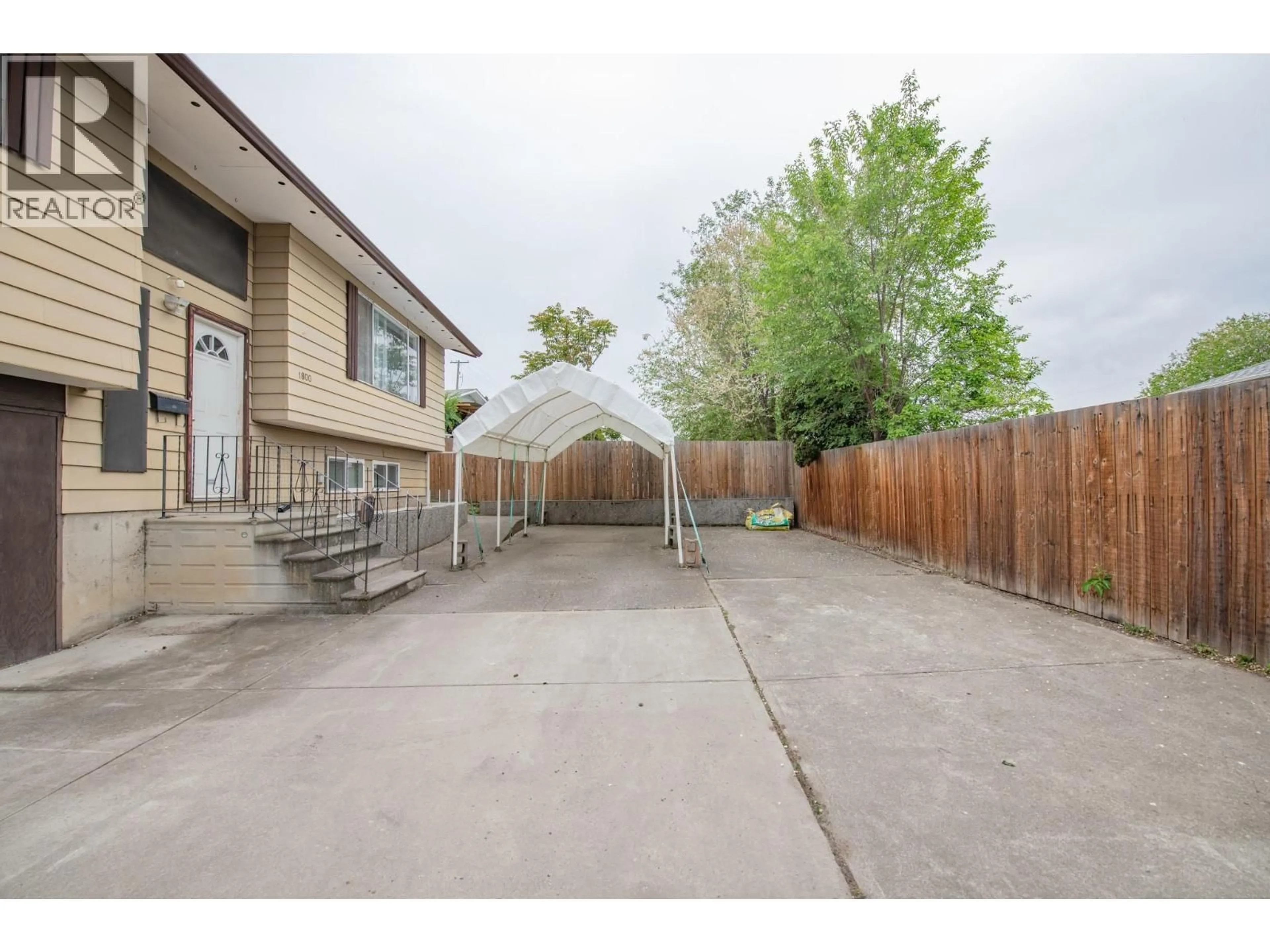Patio, street for 1800 42 STREET, Vernon British Columbia V1T7C7