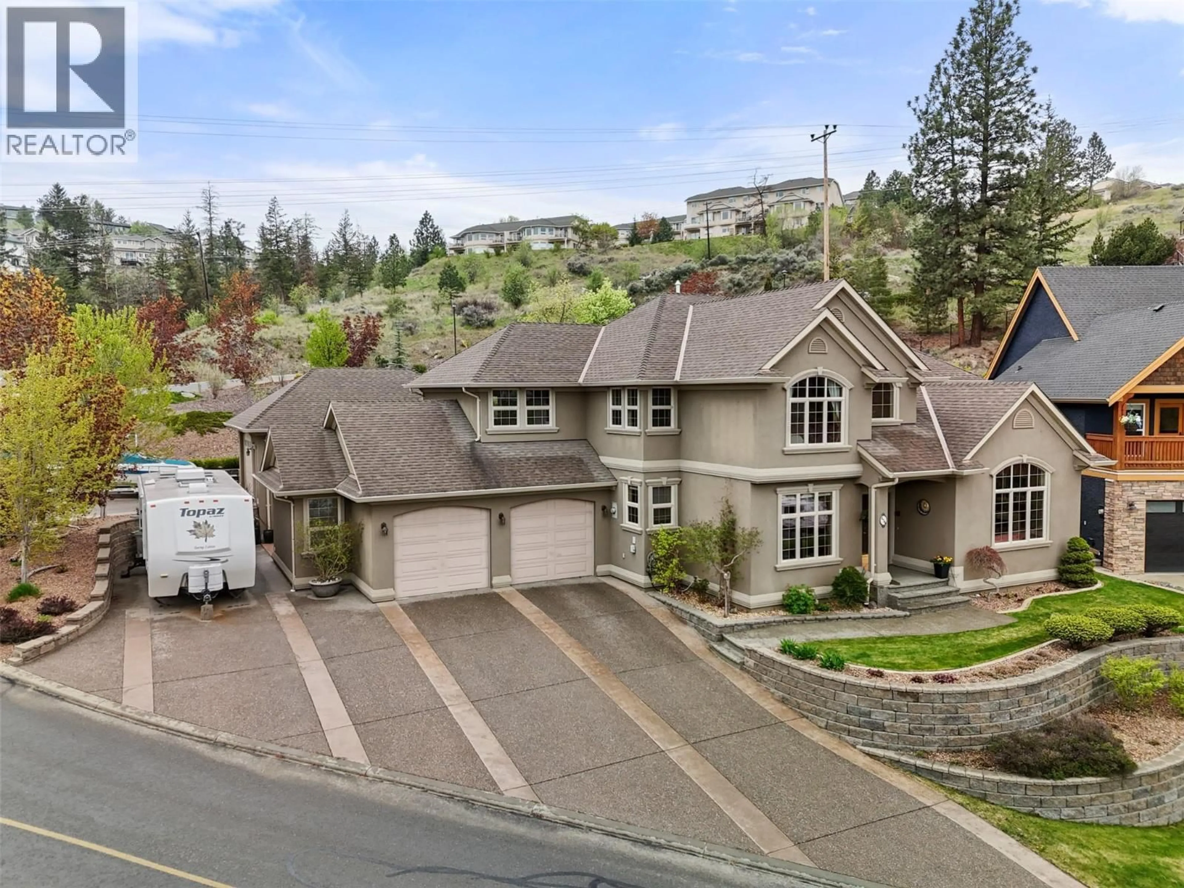 A pic from outside/outdoor area/front of a property/back of a property/a pic from drone, street for 456 AZURE PLACE, Kamloops British Columbia V2E2R1