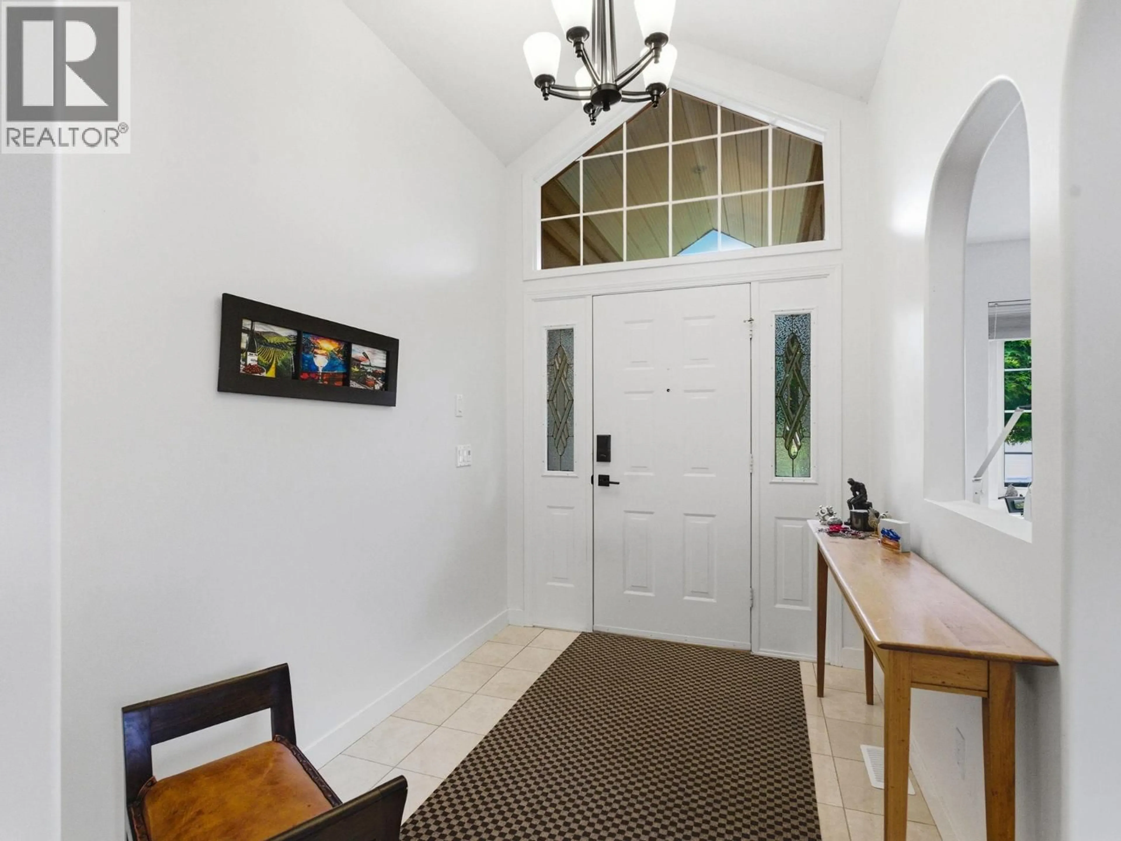 Indoor entryway for 304 - 650 LEXINGTON DRIVE, Kelowna British Columbia V1W3B6