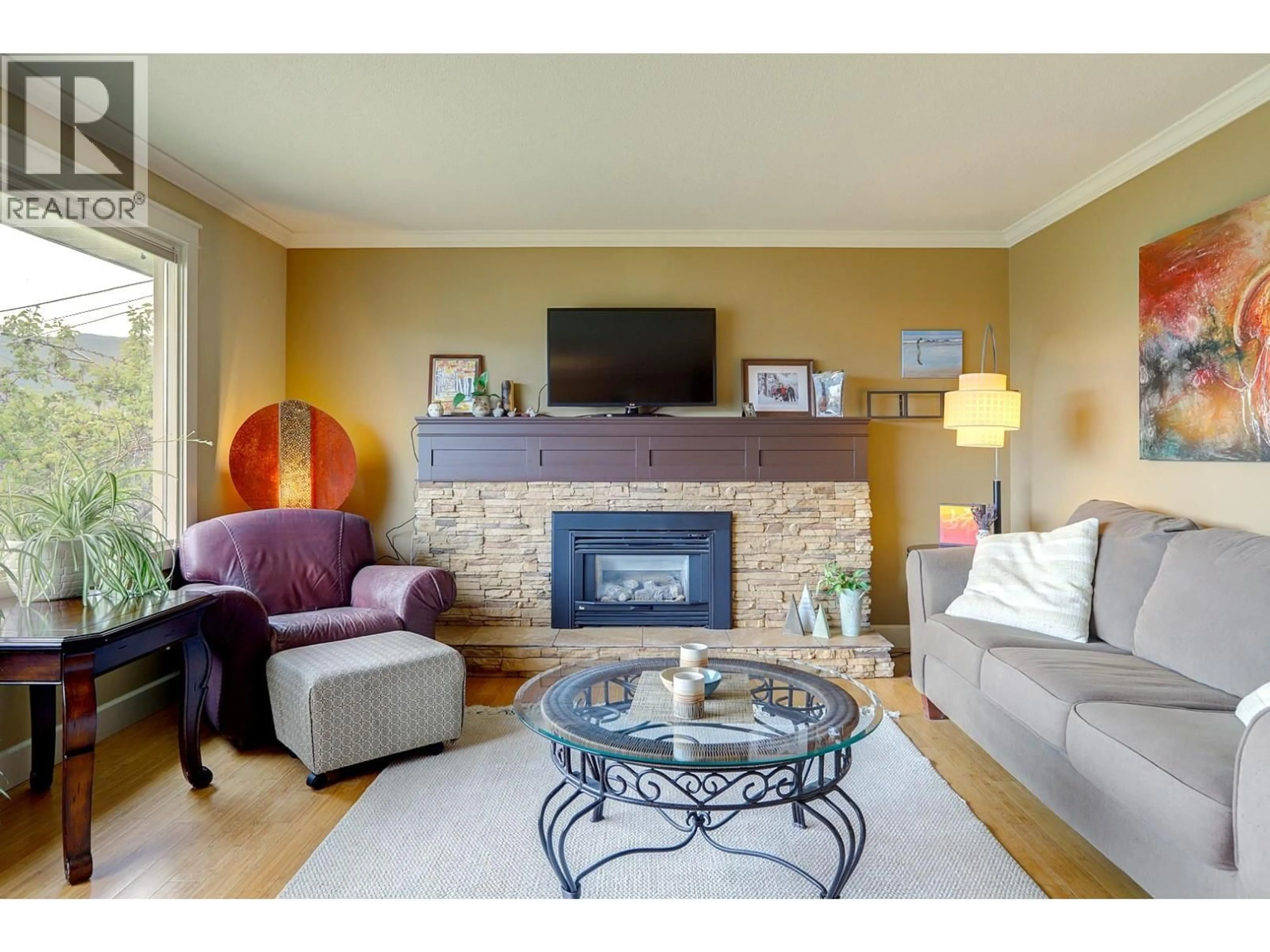 Living room with furniture, unknown for 8308 KALVIEW DRIVE, Coldstream British Columbia V1B1W7