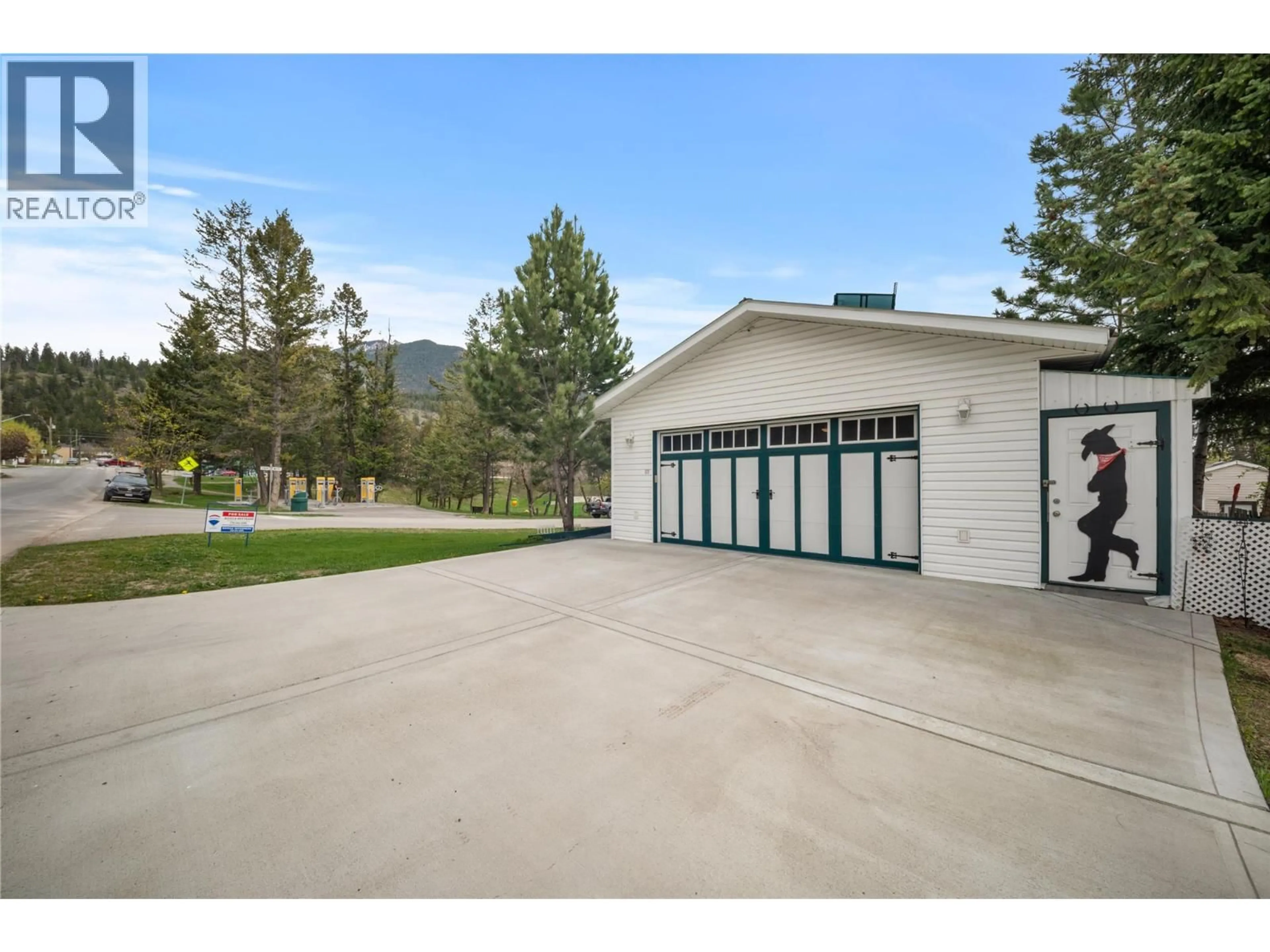 Indoor garage for 7527 PARK DRIVE WEST OTHER, Radium Hot Springs British Columbia V0A1M0