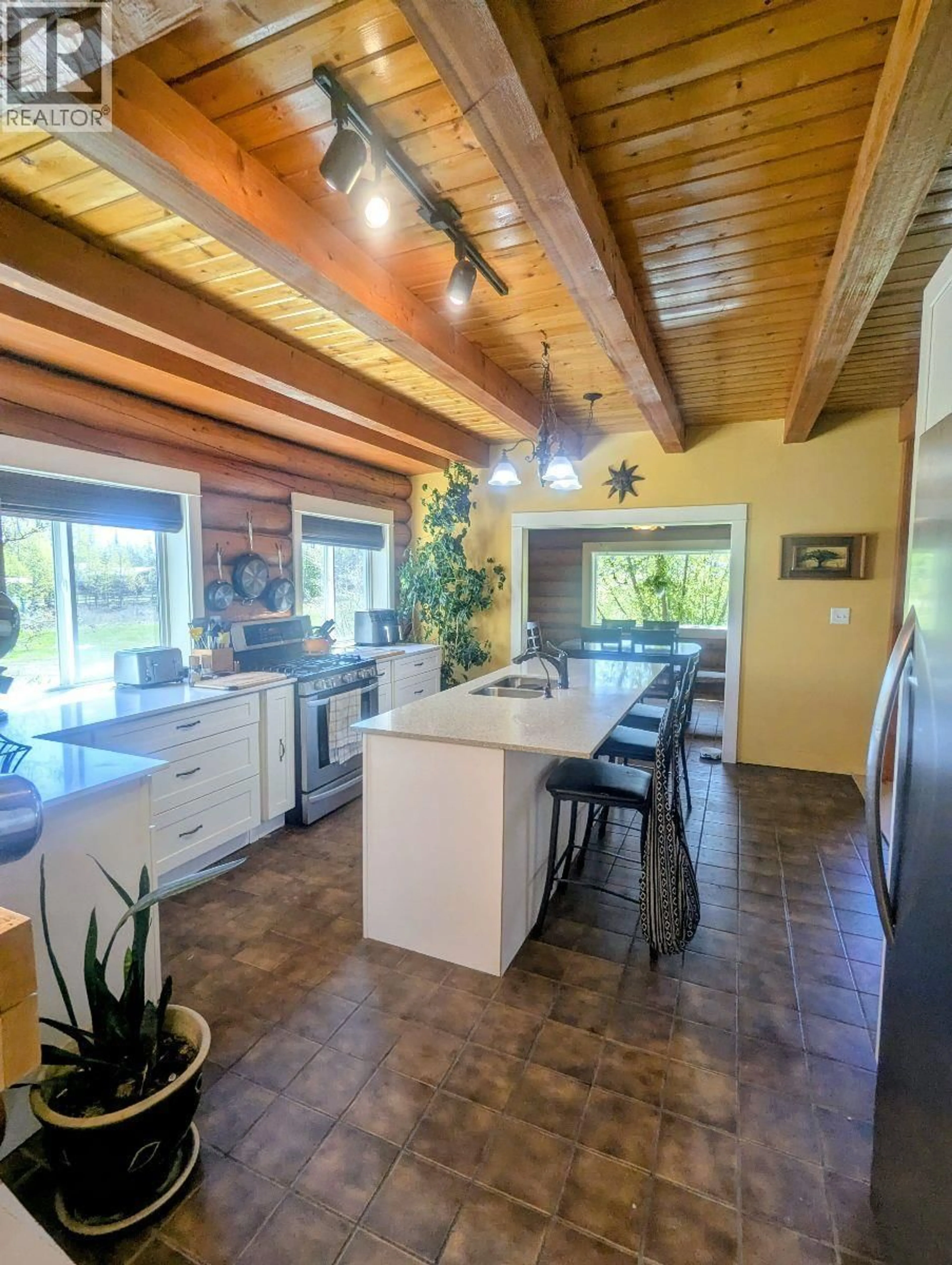 Open concept kitchen, unknown for 8389 95A HIGHWAY, Kimberley British Columbia V1A3L2