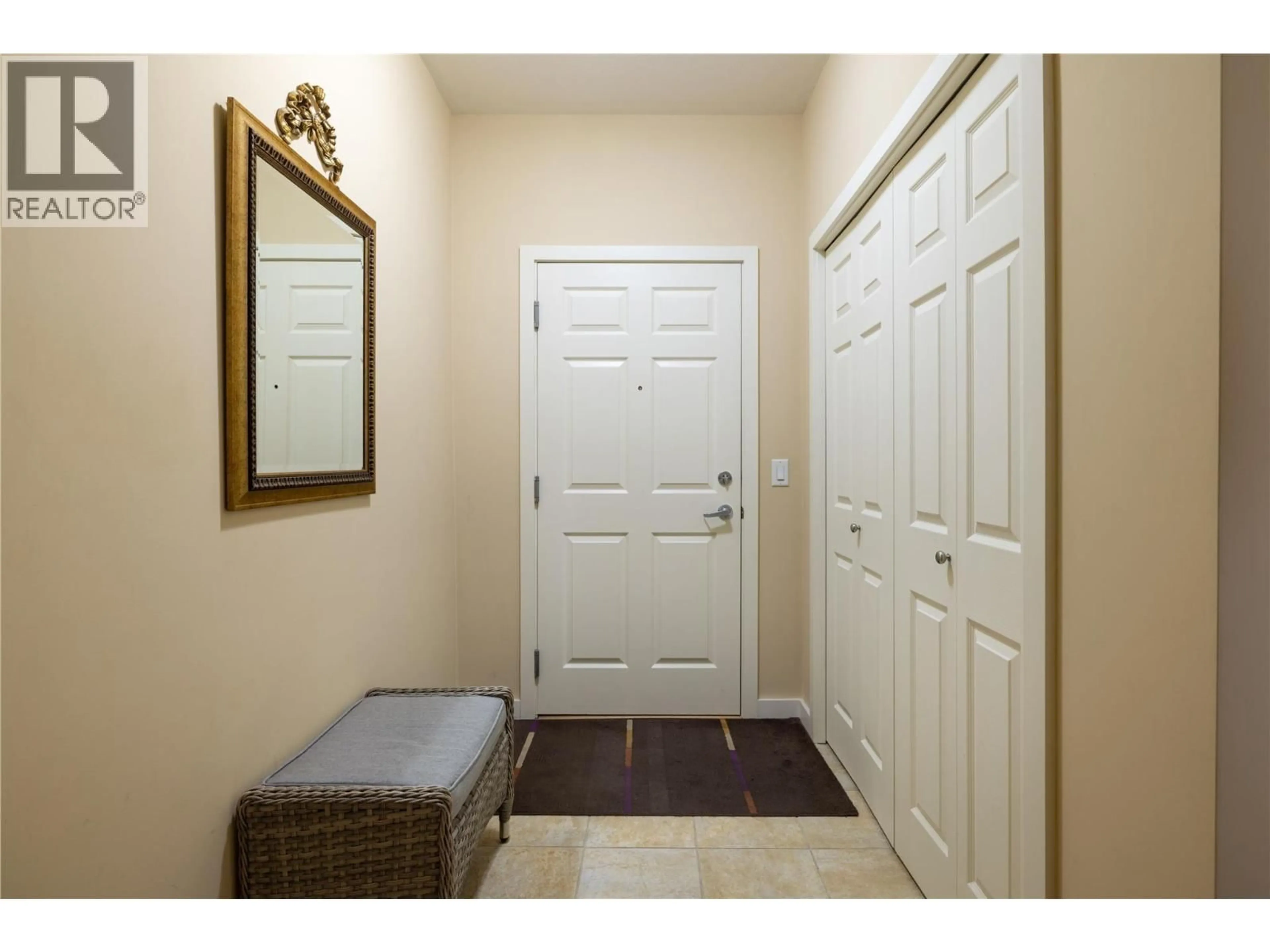 Indoor entryway for 108 - 2120 SHANNON RIDGE DRIVE, West Kelowna British Columbia V4T2Z3