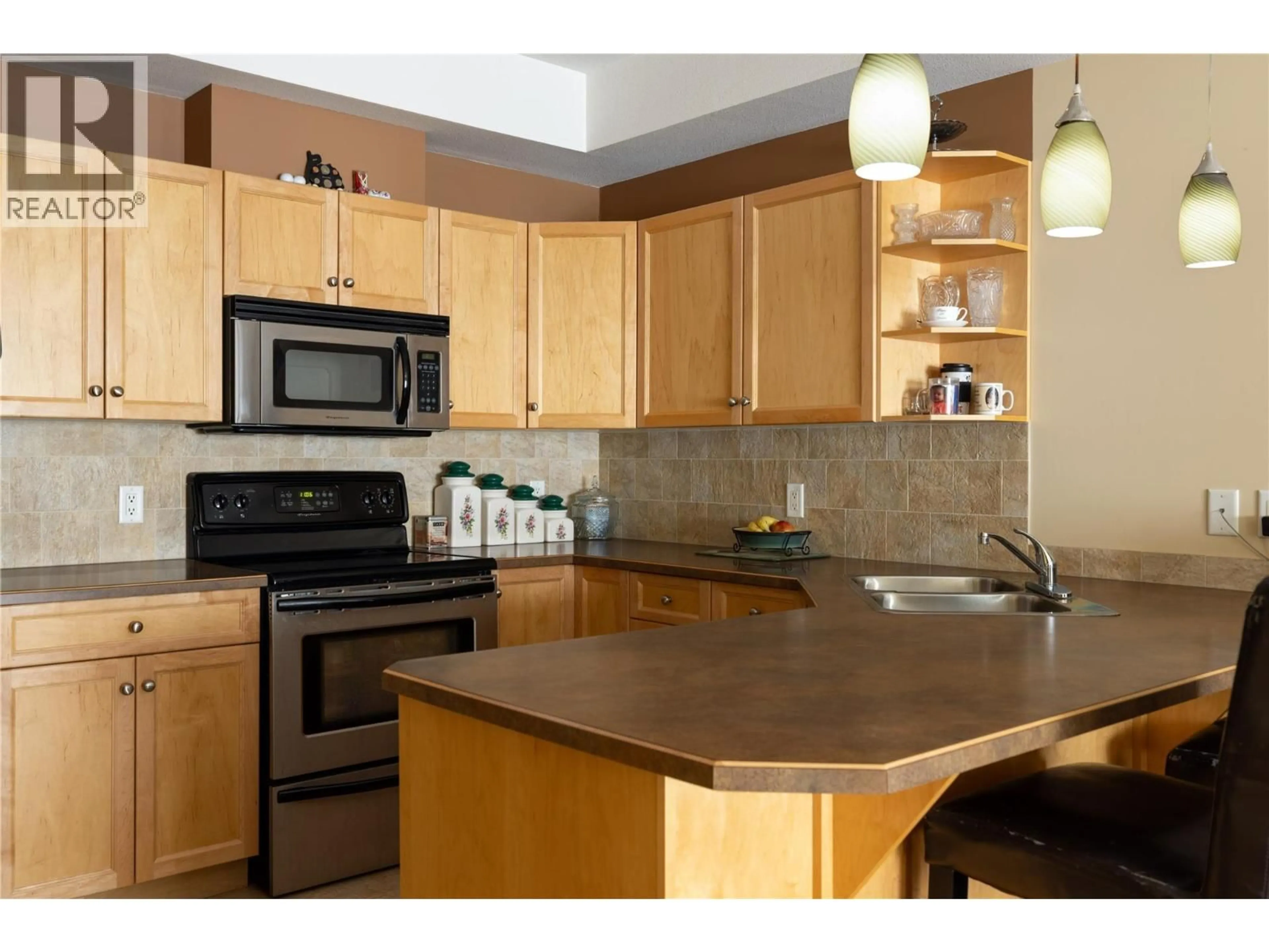 Standard kitchen, unknown for 108 - 2120 SHANNON RIDGE DRIVE, West Kelowna British Columbia V4T2Z3