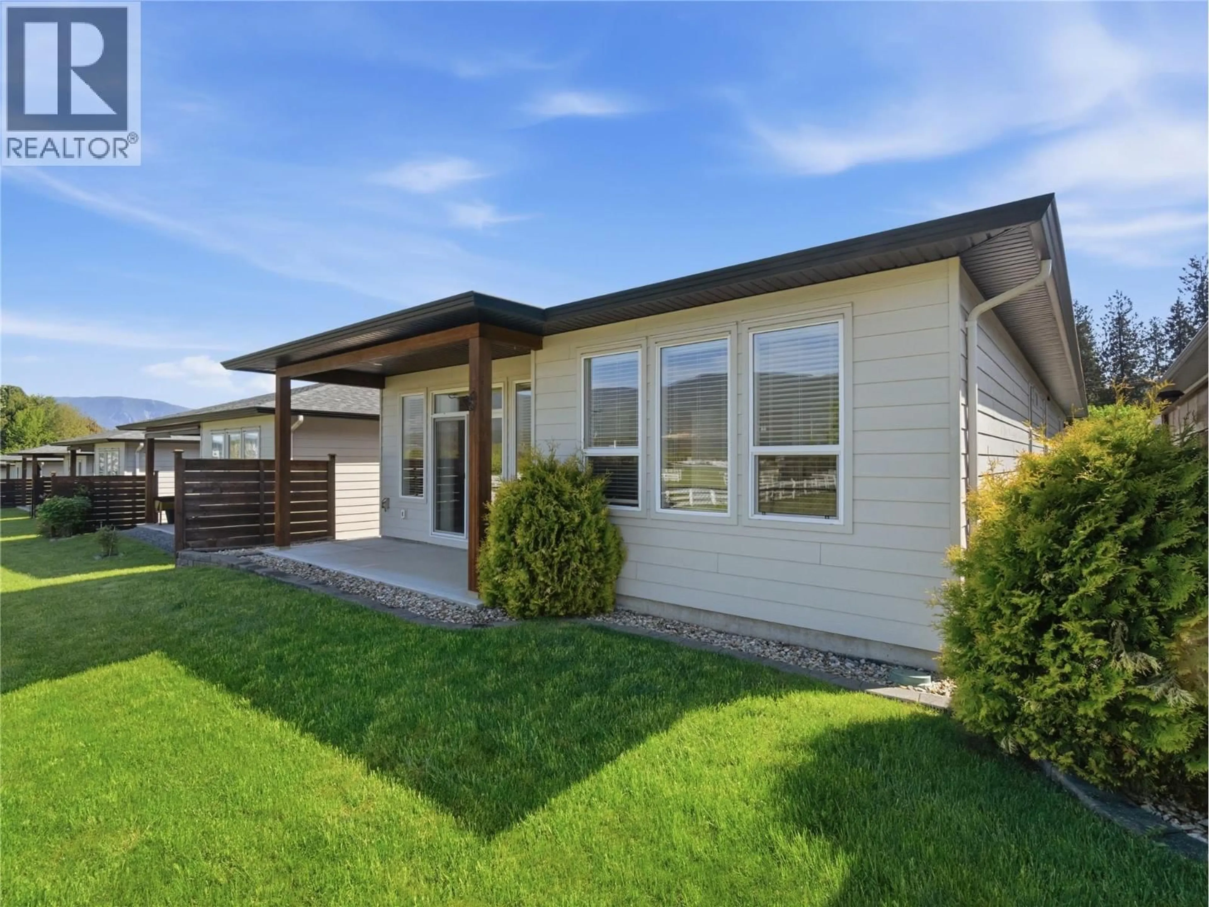 Home with vinyl exterior material, street for 9 - 1611 10 STREET SOUTHWEST, Salmon Arm British Columbia V1E0C8
