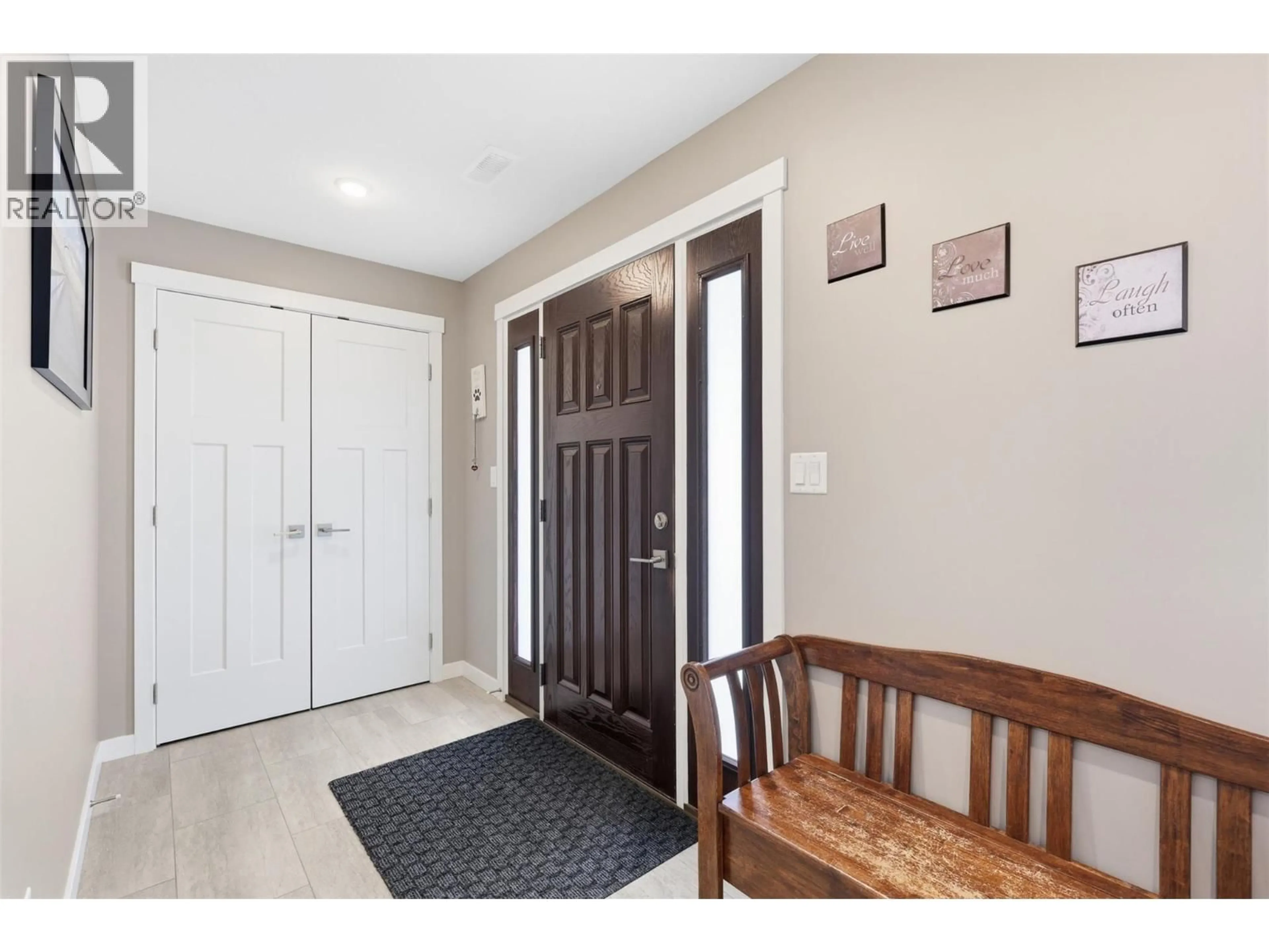 Indoor entryway for 2241 SADDLEBACK DRIVE, Kamloops British Columbia V2B0G7