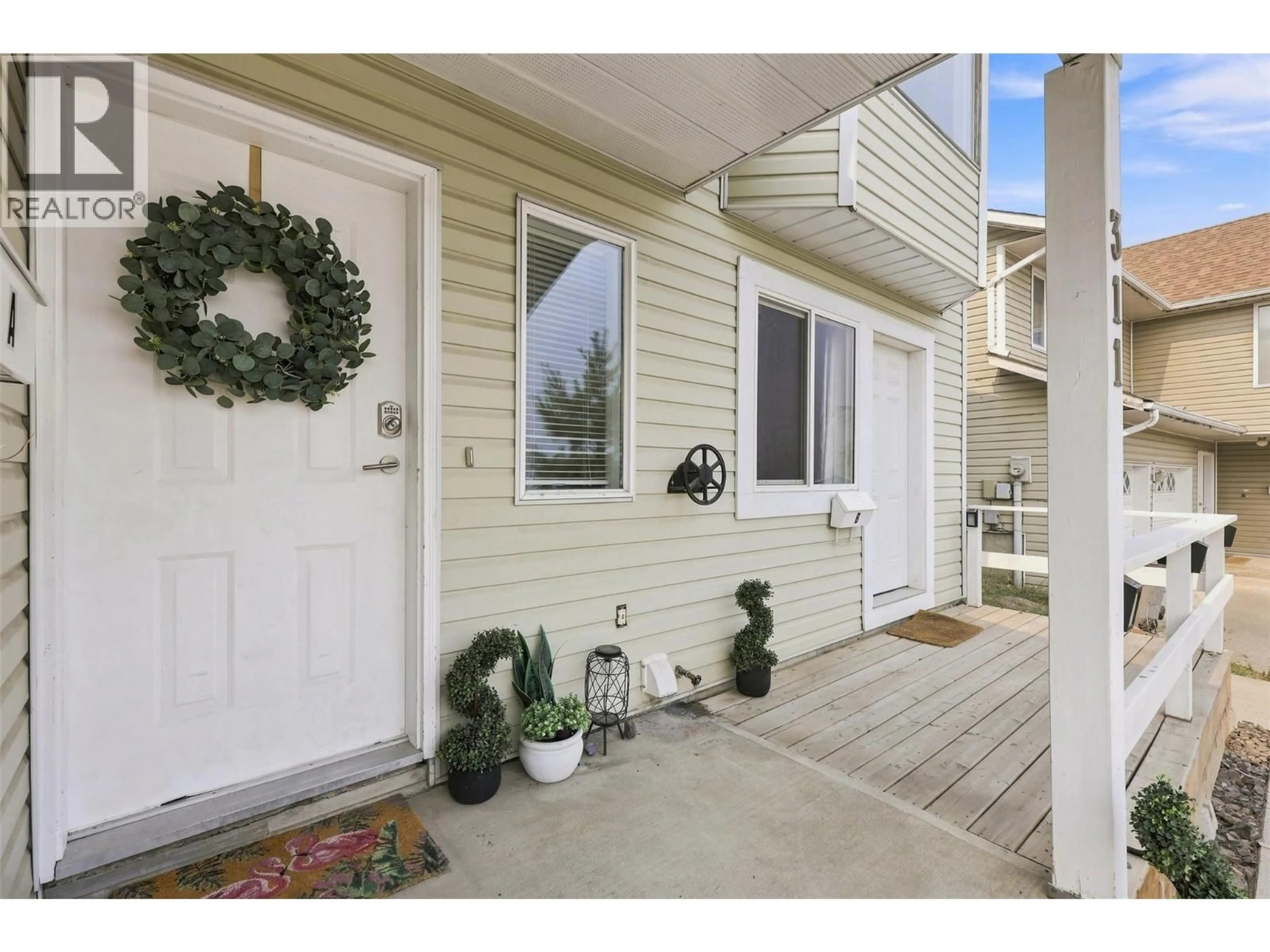 Indoor entryway for 311 GLENEAGLES DRIVE, Kamloops British Columbia V2E1Z5