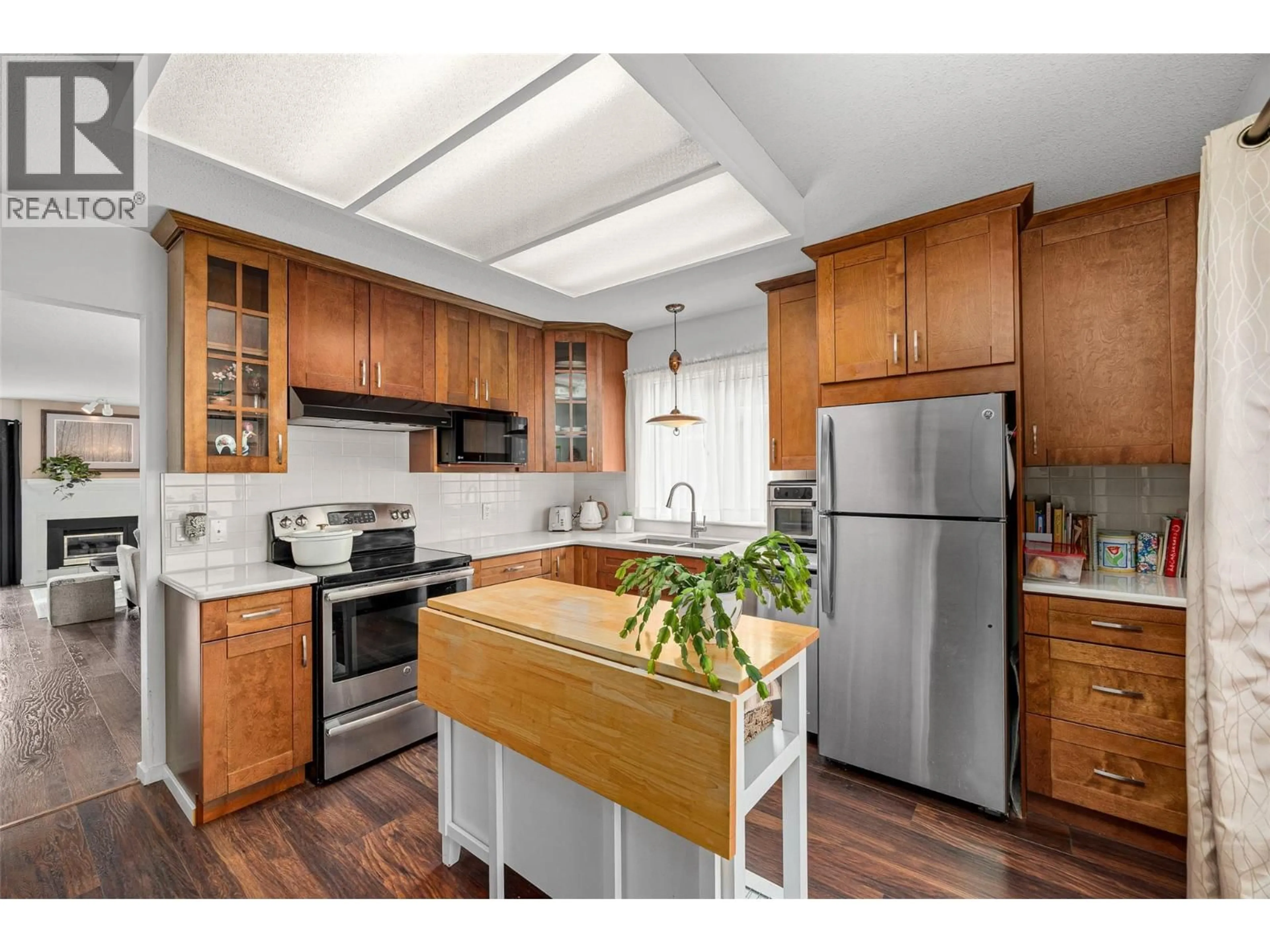 Open concept kitchen, wood/laminate floor for 49 - 615 GLENMEADOWS ROAD, Kelowna British Columbia V1V1N9