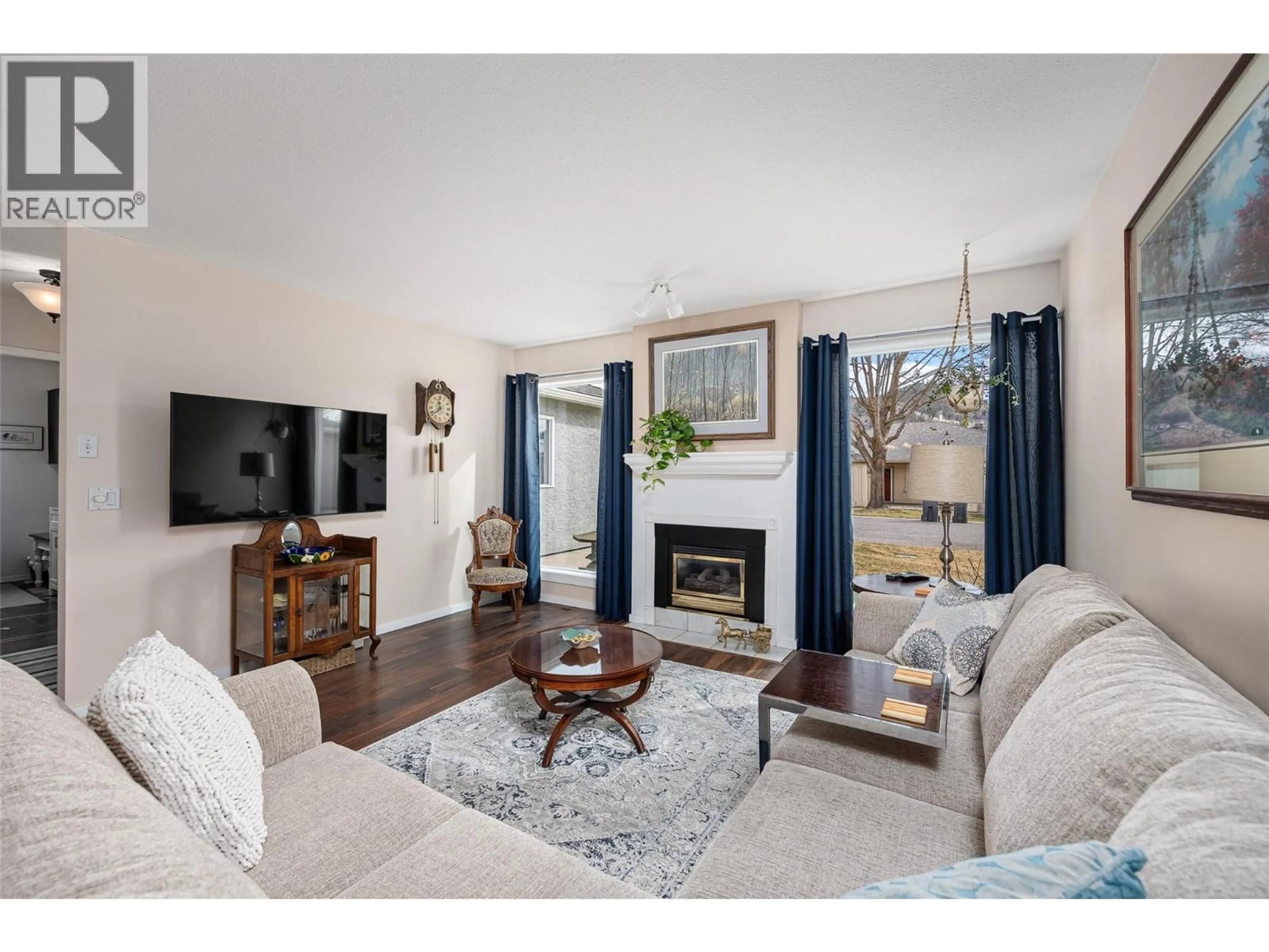 Living room with furniture, unknown for 49 - 615 GLENMEADOWS ROAD, Kelowna British Columbia V1V1N9