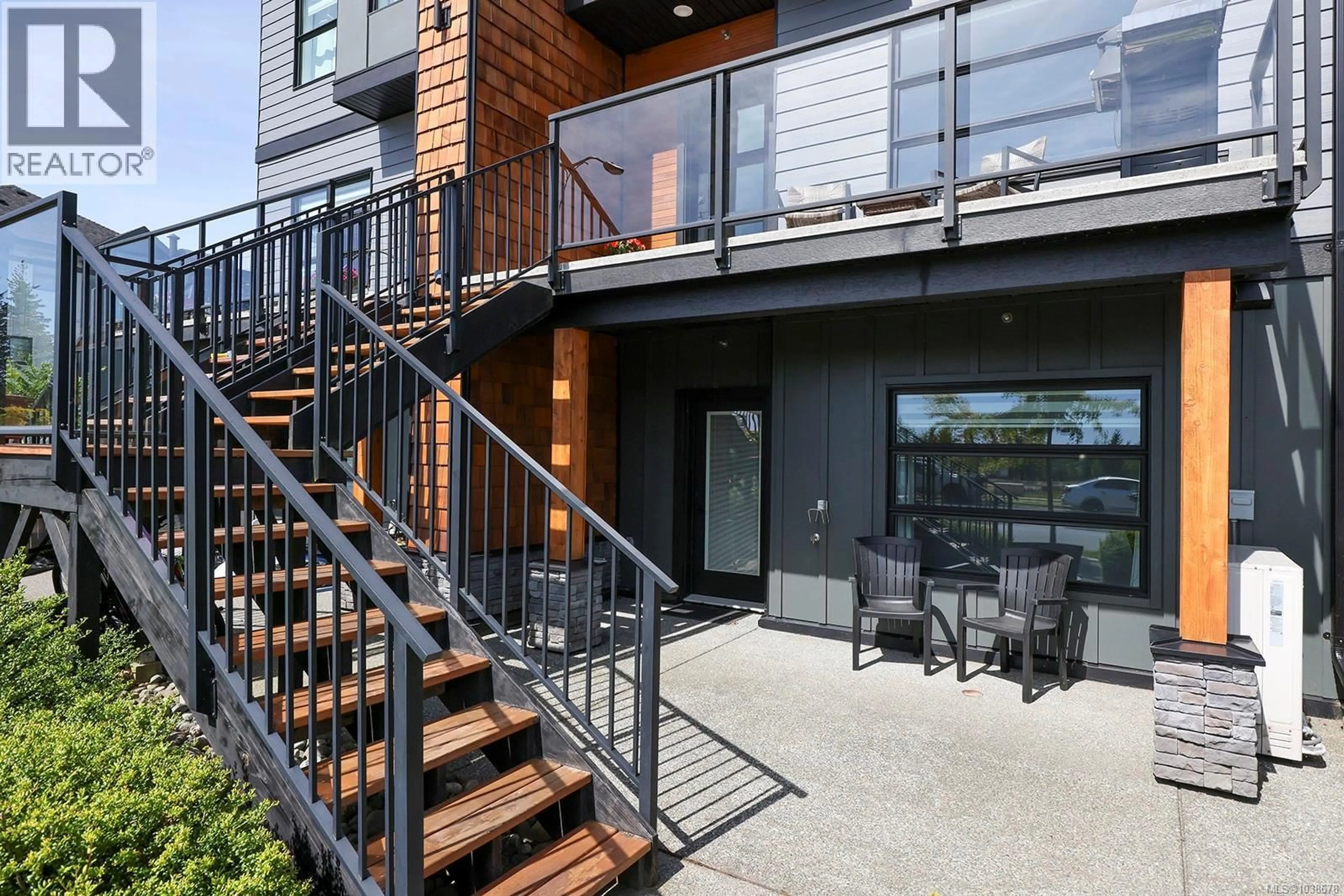 Patio, street for 2 - 3016 ALDER STREET SOUTH, Campbell River British Columbia V9H1R9
