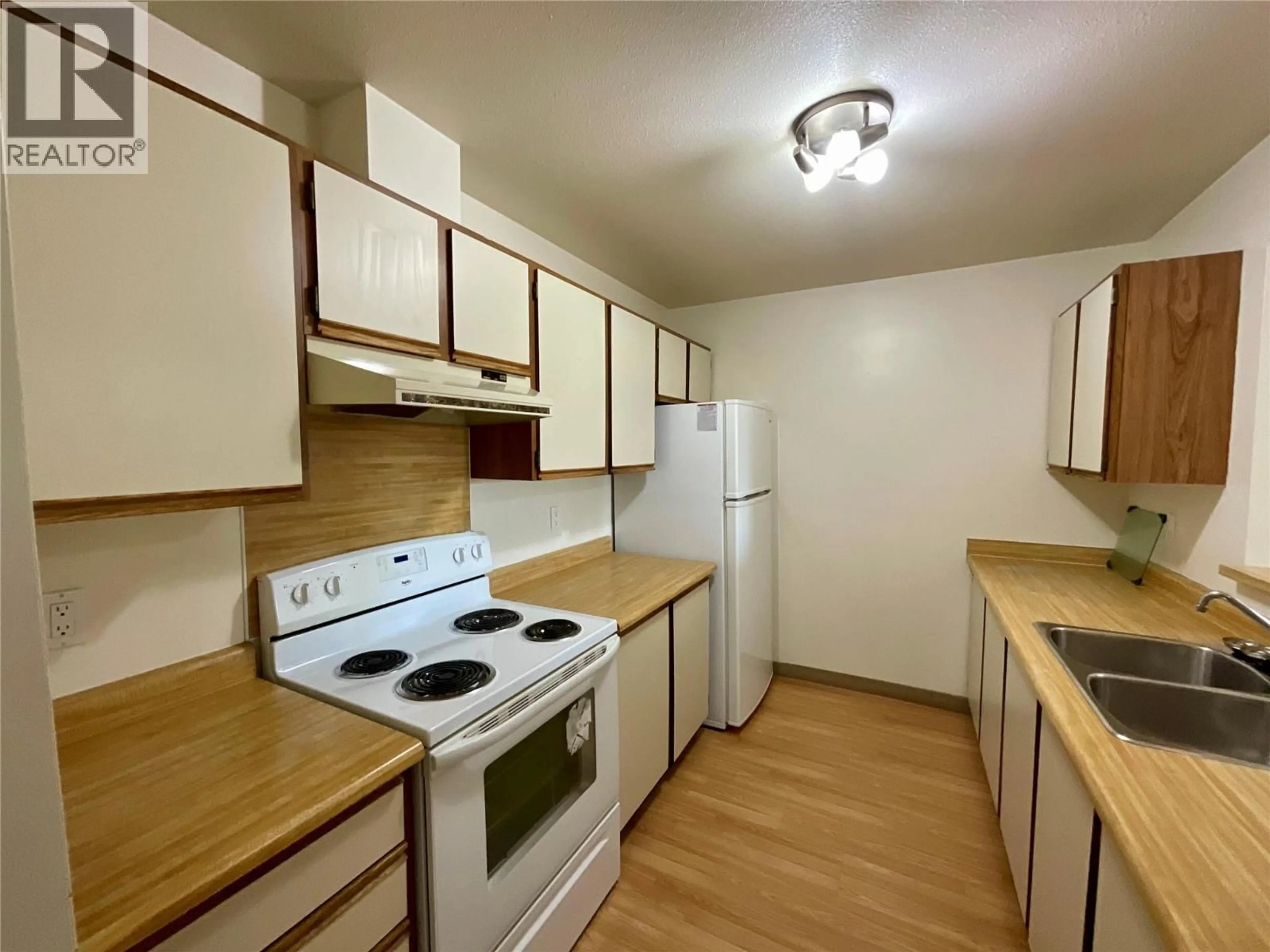 Standard kitchen, unknown for 312 - 108 SPRUCE AVENUE, Tumbler Ridge British Columbia V0C2W0