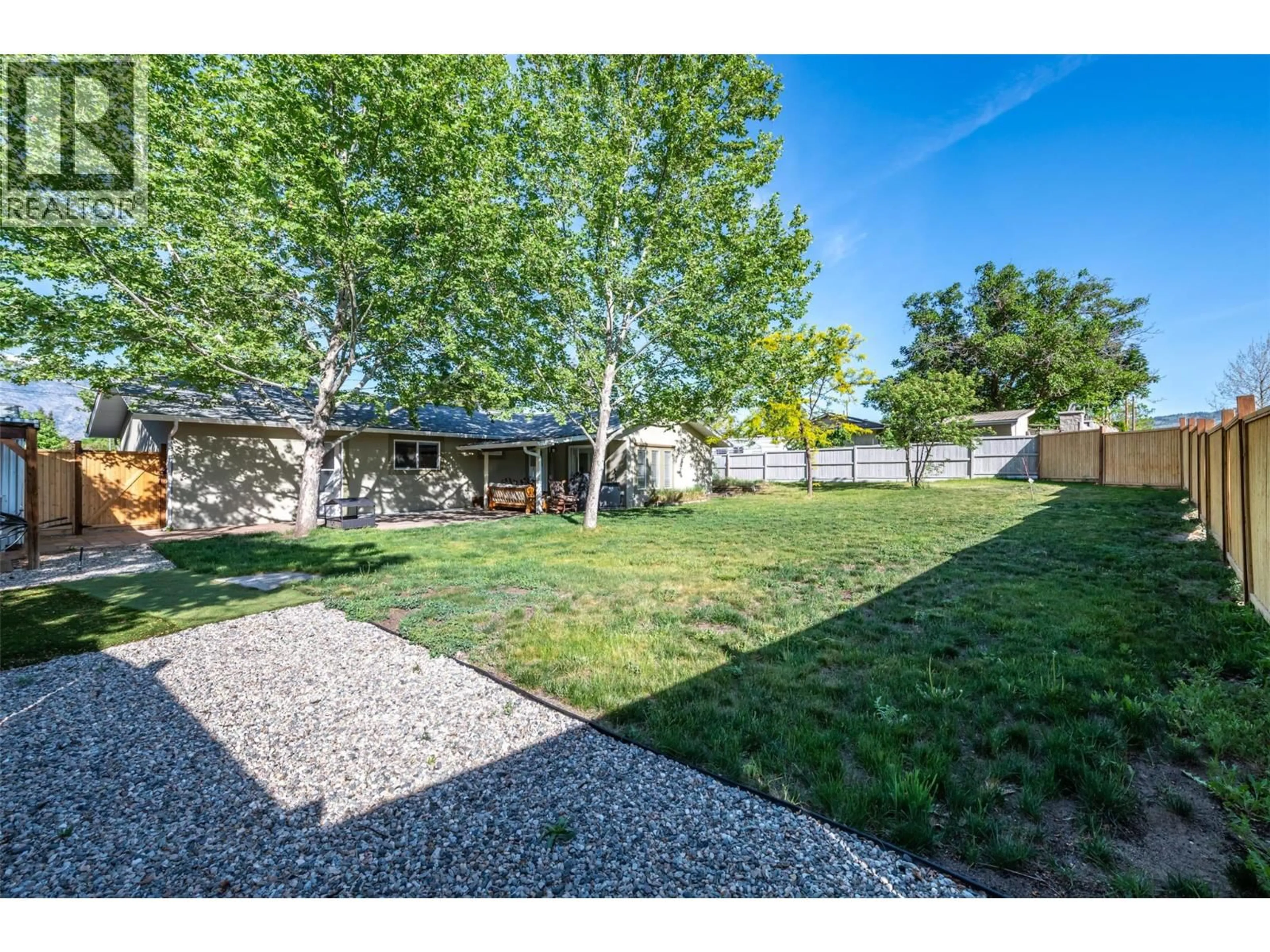 A pic from outside/outdoor area/front of a property/back of a property/a pic from drone, street for 1080 MORNINGSTAR ROAD, Oliver British Columbia V0H1T6