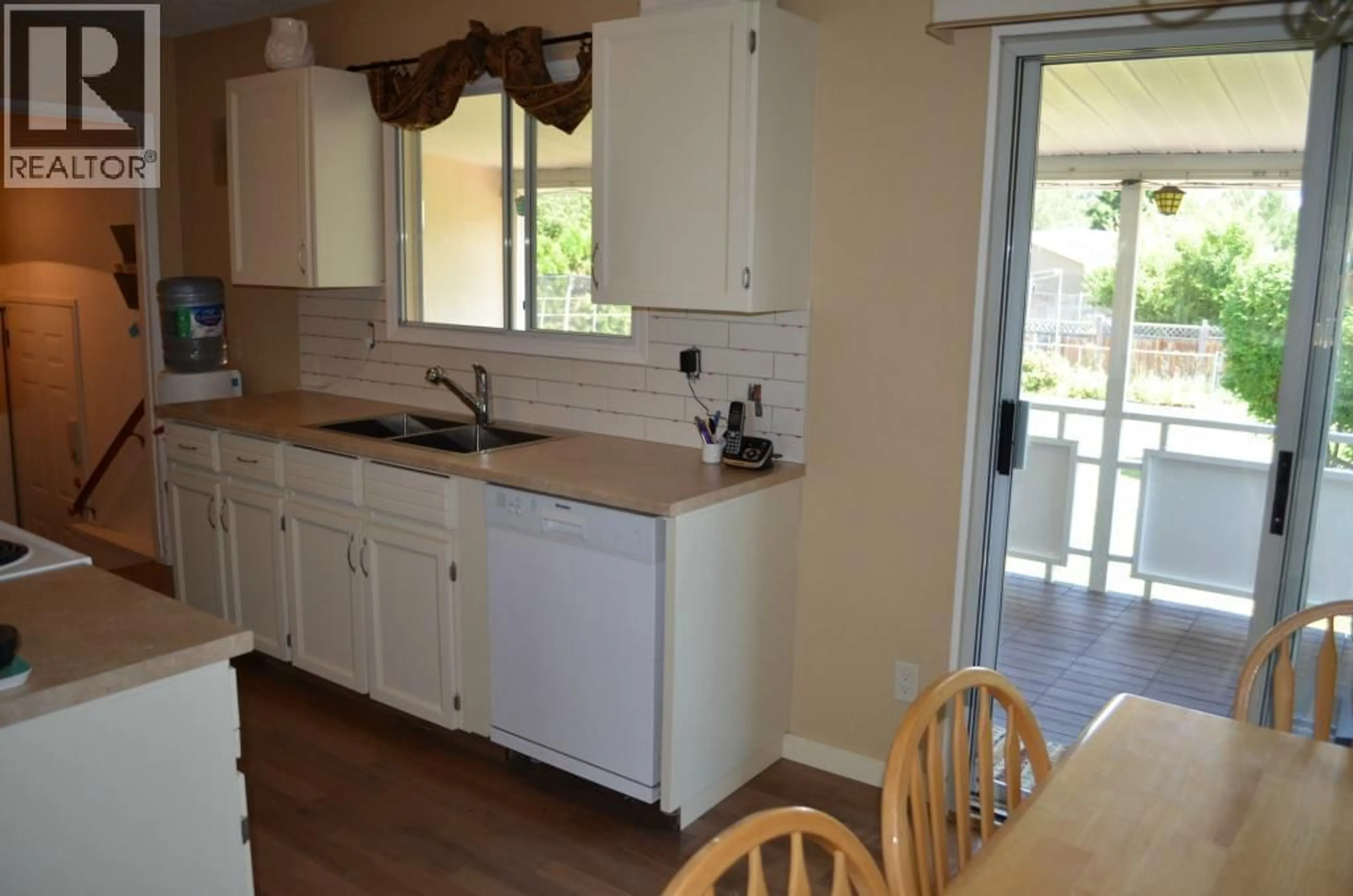 Standard kitchen, unknown for 565 DOUGALL ROAD SOUTH, Kelowna British Columbia V1X3K2