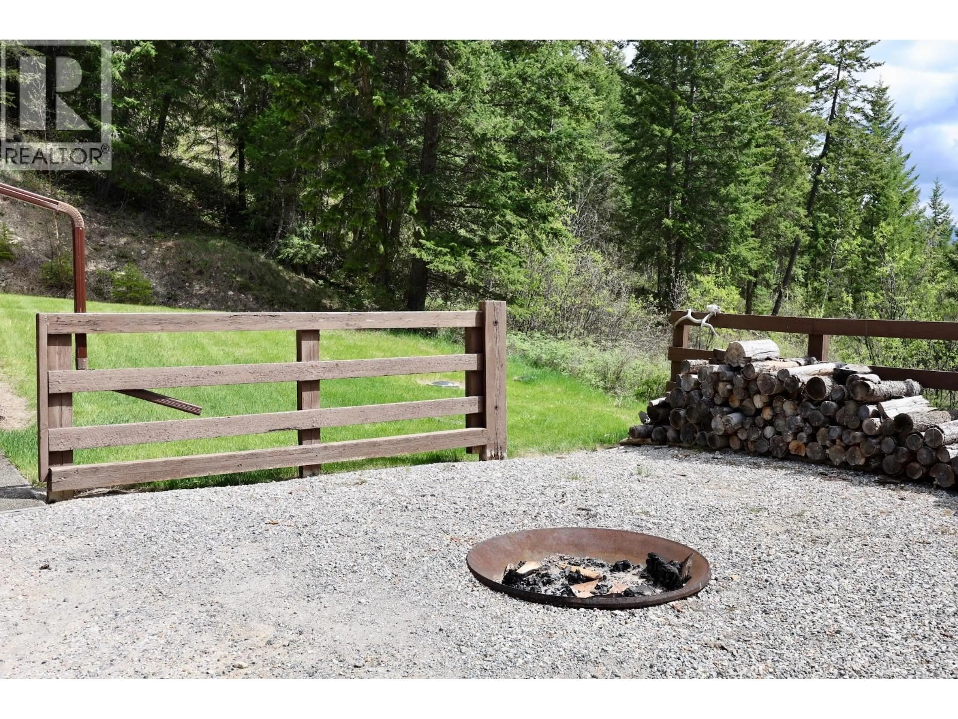 Patio, mountain view for 4905 CASTLEDALE VIEW ESTATES ROAD ROAD, Golden British Columbia V0A1L0