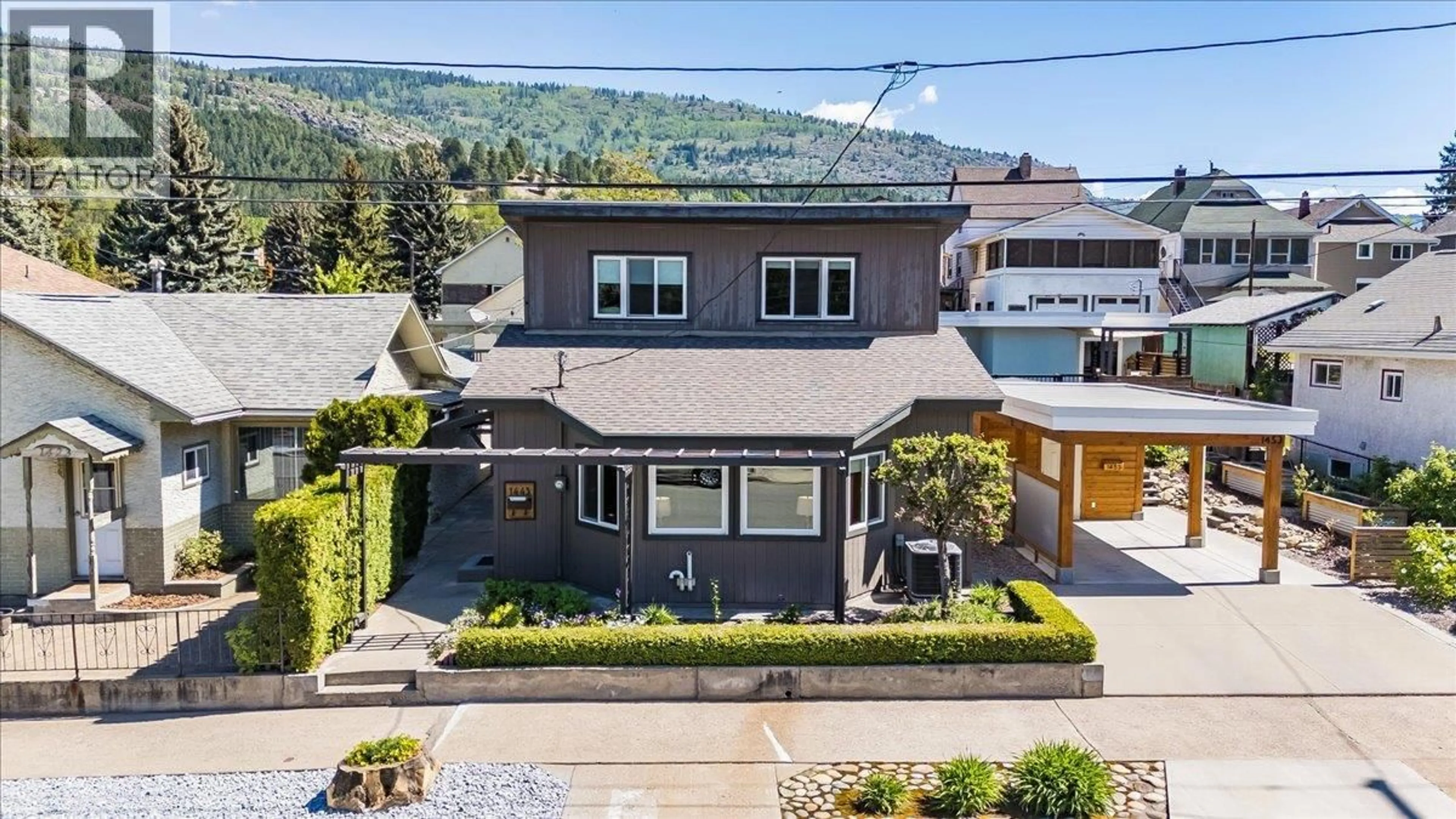A pic from outside/outdoor area/front of a property/back of a property/a pic from drone, street for 1443 COLUMBIA AVENUE, Trail British Columbia V1R1J7