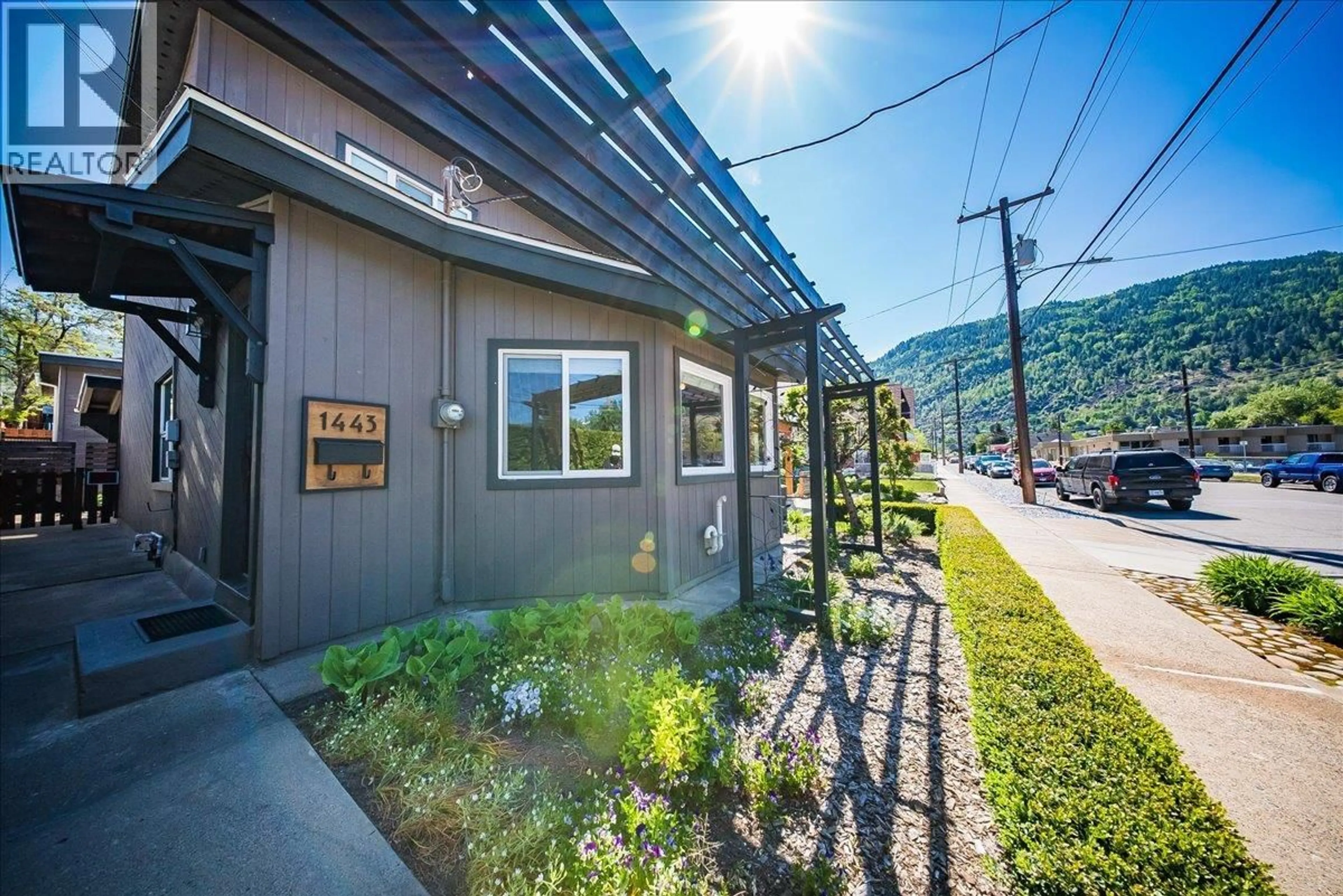 Patio, mountain view for 1443 COLUMBIA AVENUE, Trail British Columbia V1R1J7