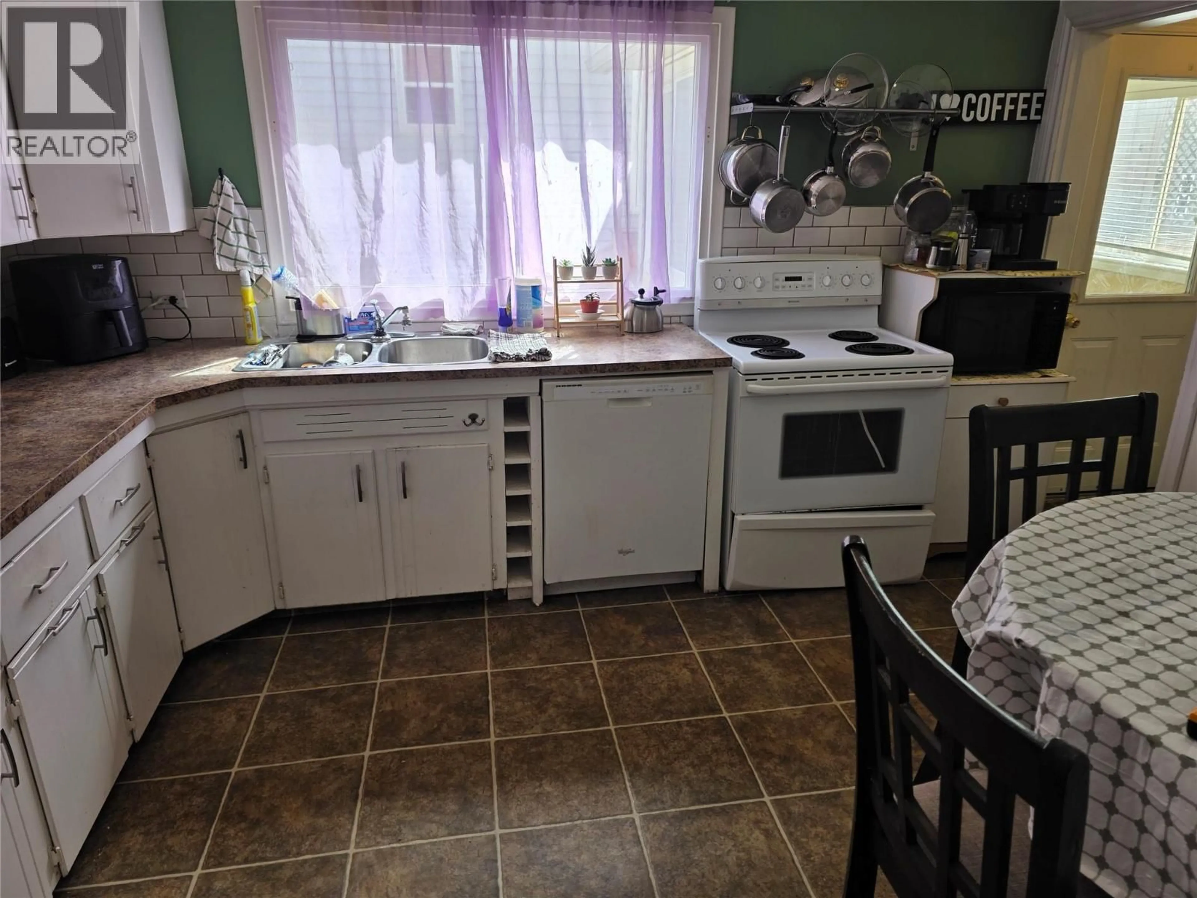 Standard kitchen, unknown for 1225 104 AVENUE, Dawson Creek British Columbia V1G2J4