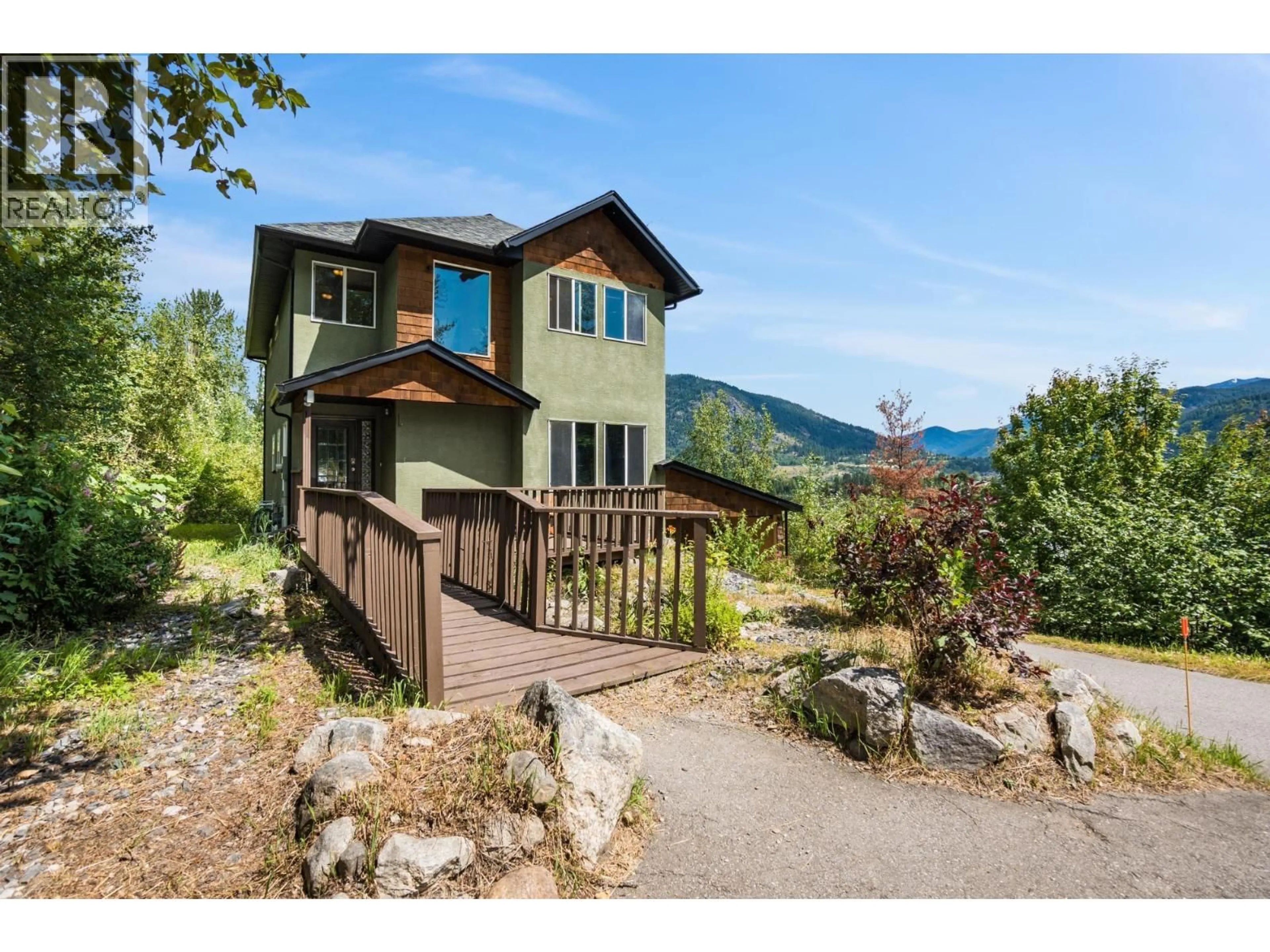 Unknown for 1533 WOODLAND DRIVE, Castlegar British Columbia V1N4J4