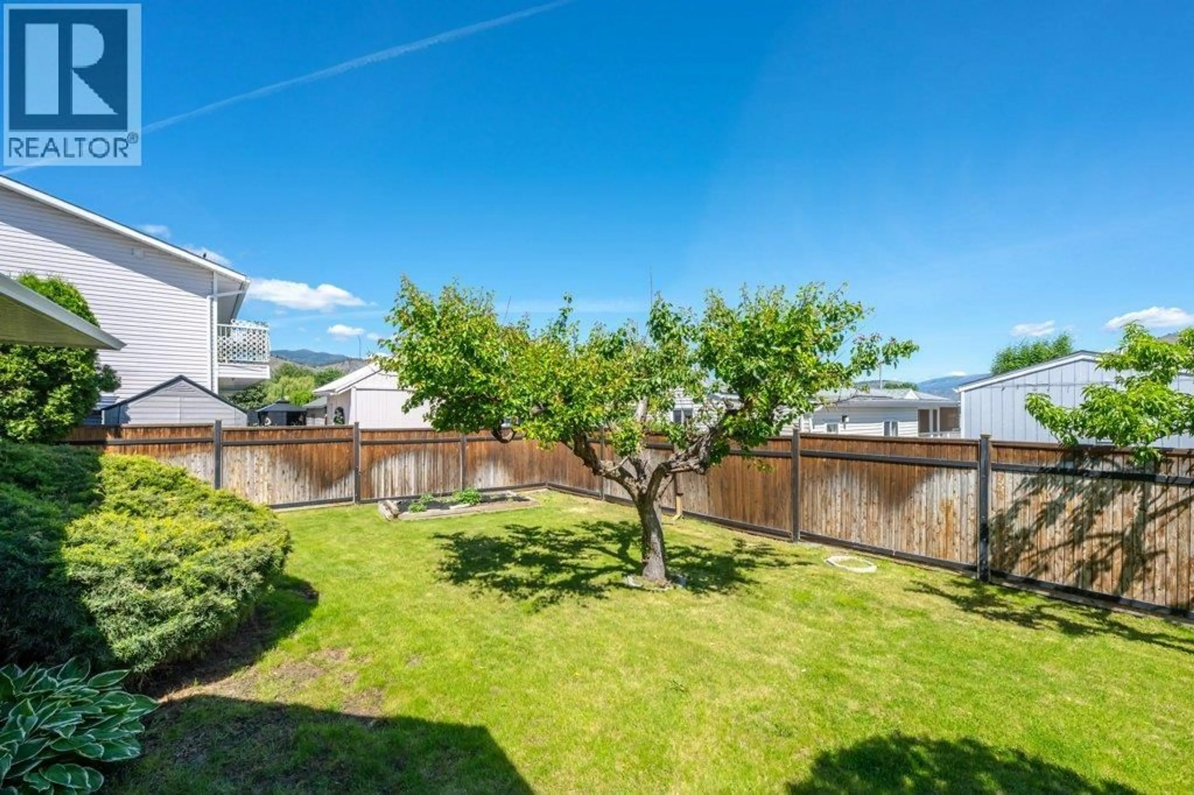 A pic from outside/outdoor area/front of a property/back of a property/a pic from drone, unknown for 810 MERLOT AVENUE, Oliver British Columbia V0H1T4