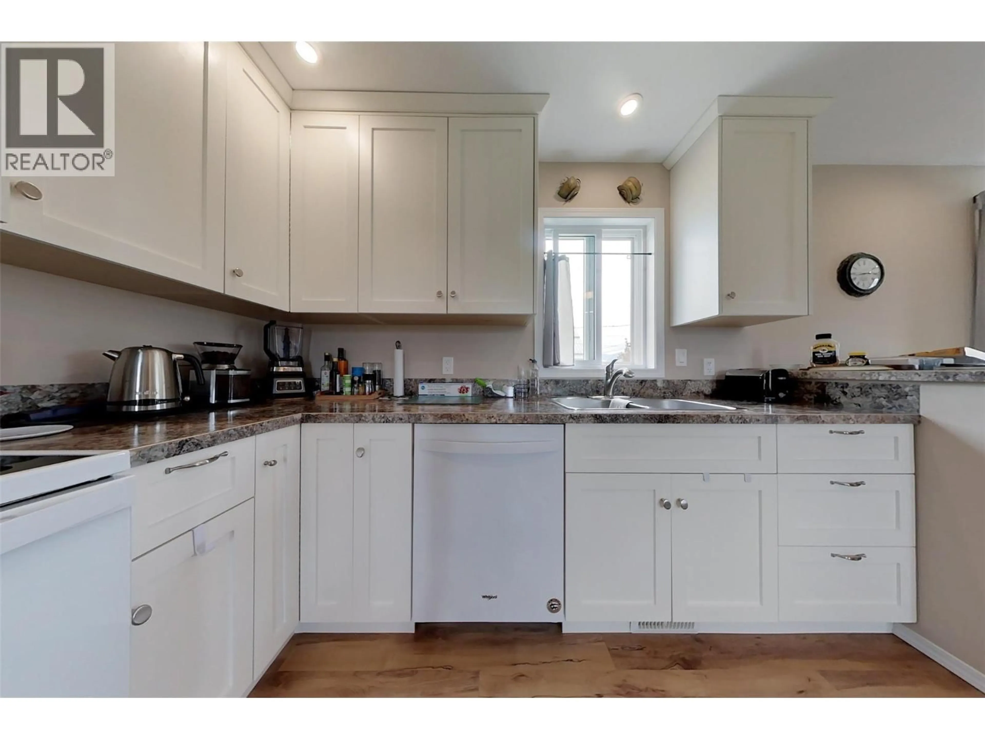Standard kitchen, unknown for 318 8TH AVENUE, Creston British Columbia V0B1G3