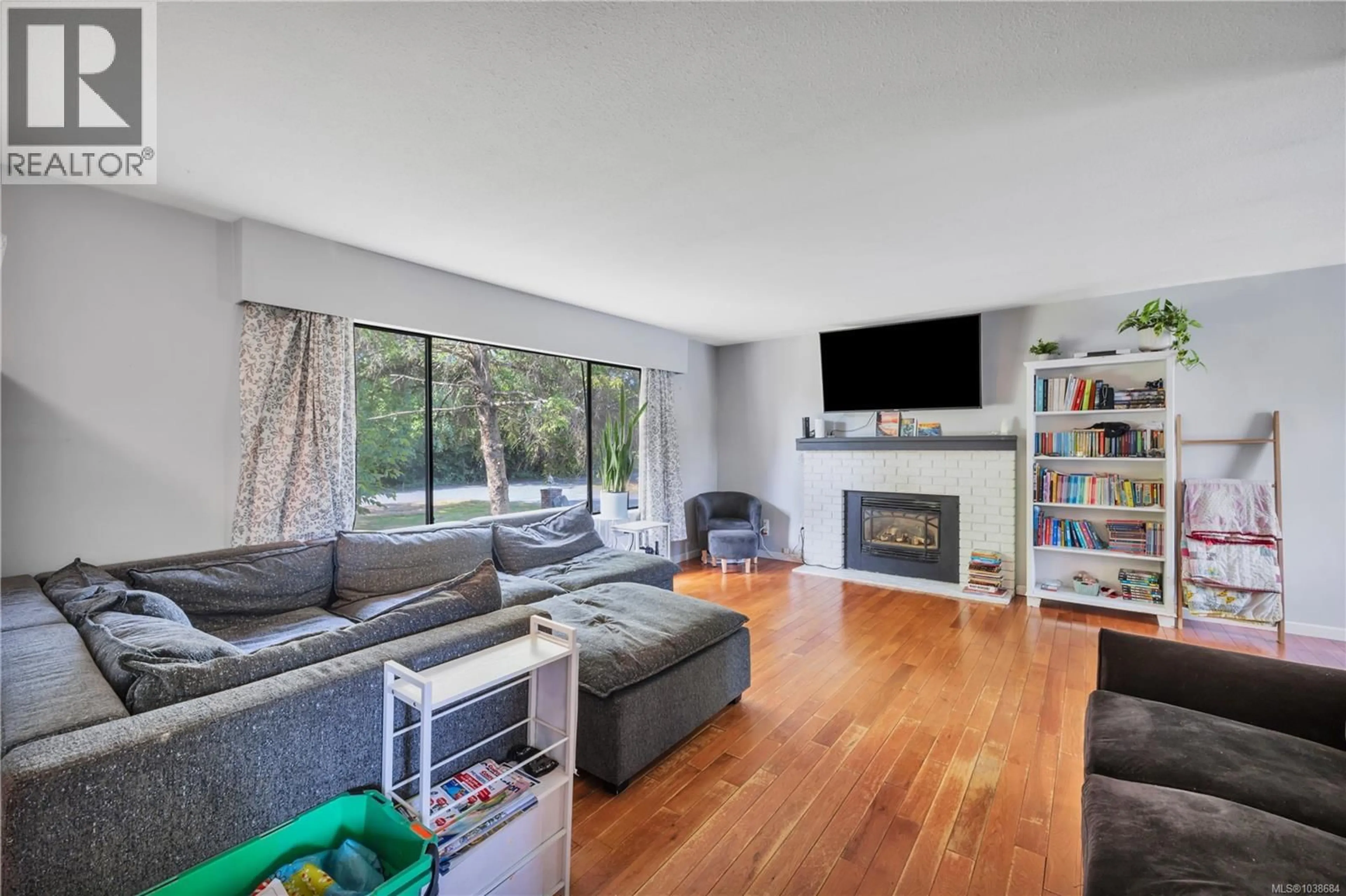 Living room with furniture, unknown for 1591 SHARON PLACE, Parksville British Columbia V9P1Y7