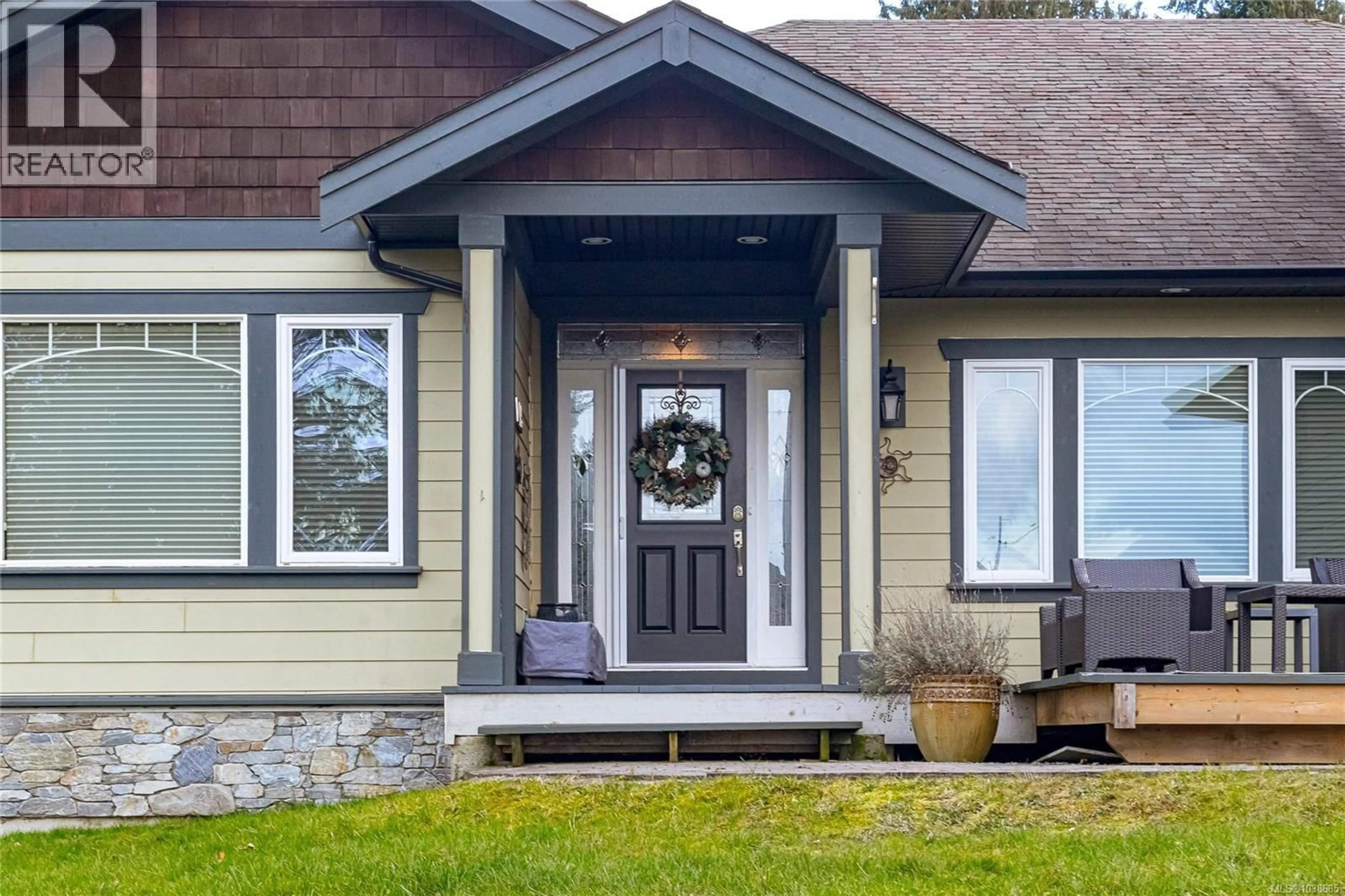 Home with vinyl exterior material, street for 10115 CHEMAINUS ROAD, Chemainus British Columbia V0R1K2