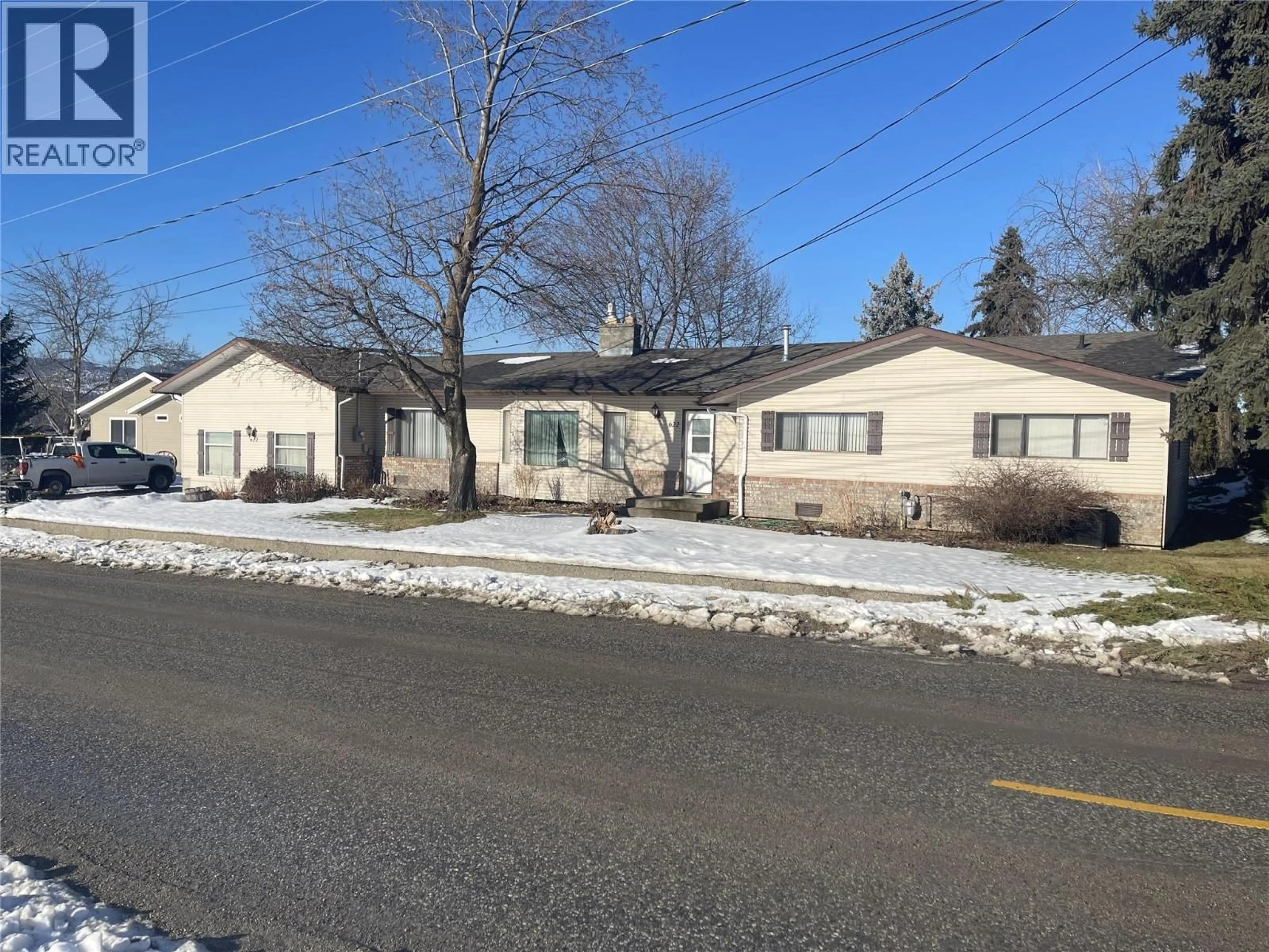 A pic from outside/outdoor area/front of a property/back of a property/a pic from drone, street for 622 HARTMAN ROAD, Kelowna British Columbia V1X4V2