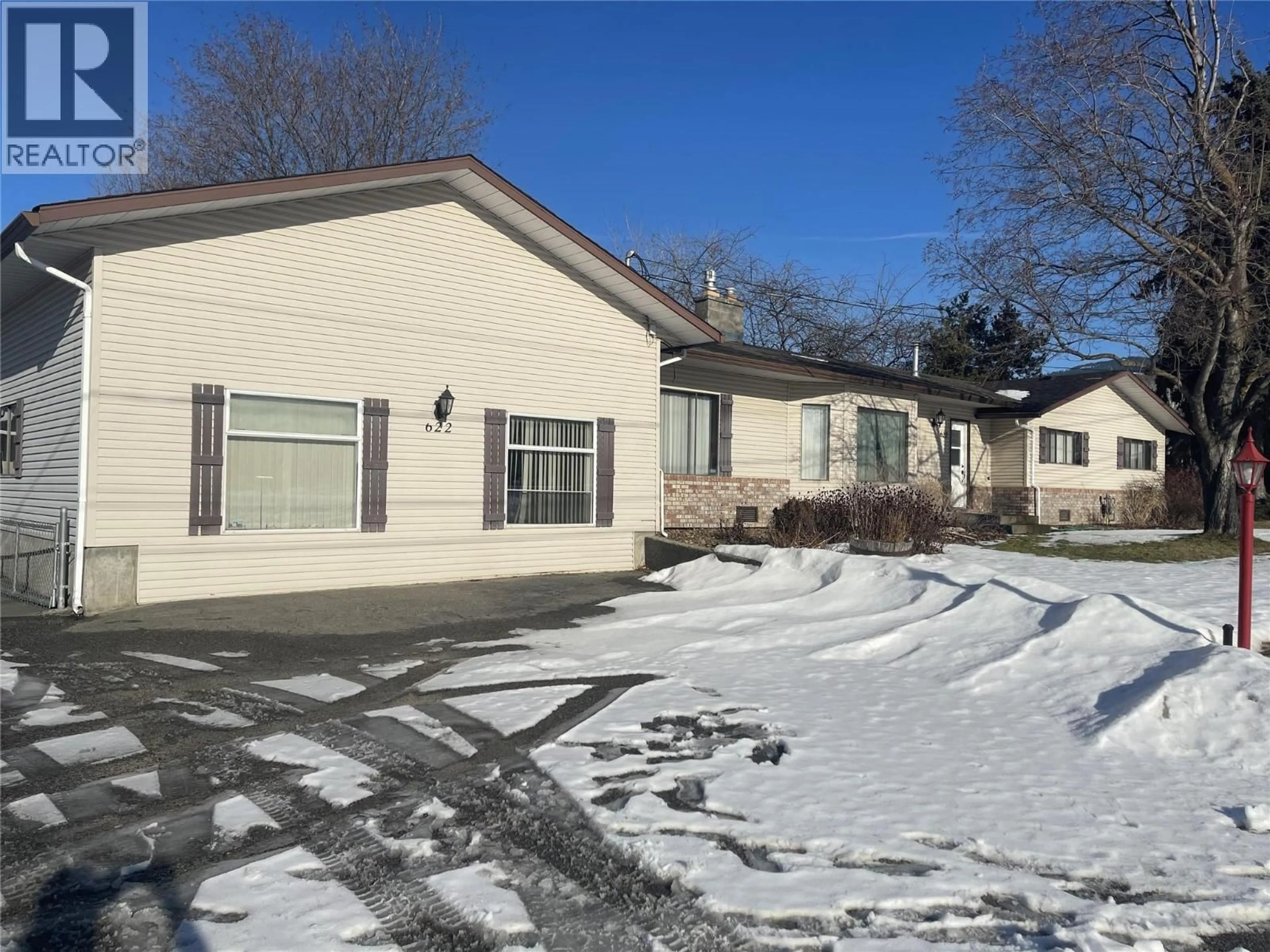 A pic from outside/outdoor area/front of a property/back of a property/a pic from drone, building for 622 HARTMAN ROAD, Kelowna British Columbia V1X4V2