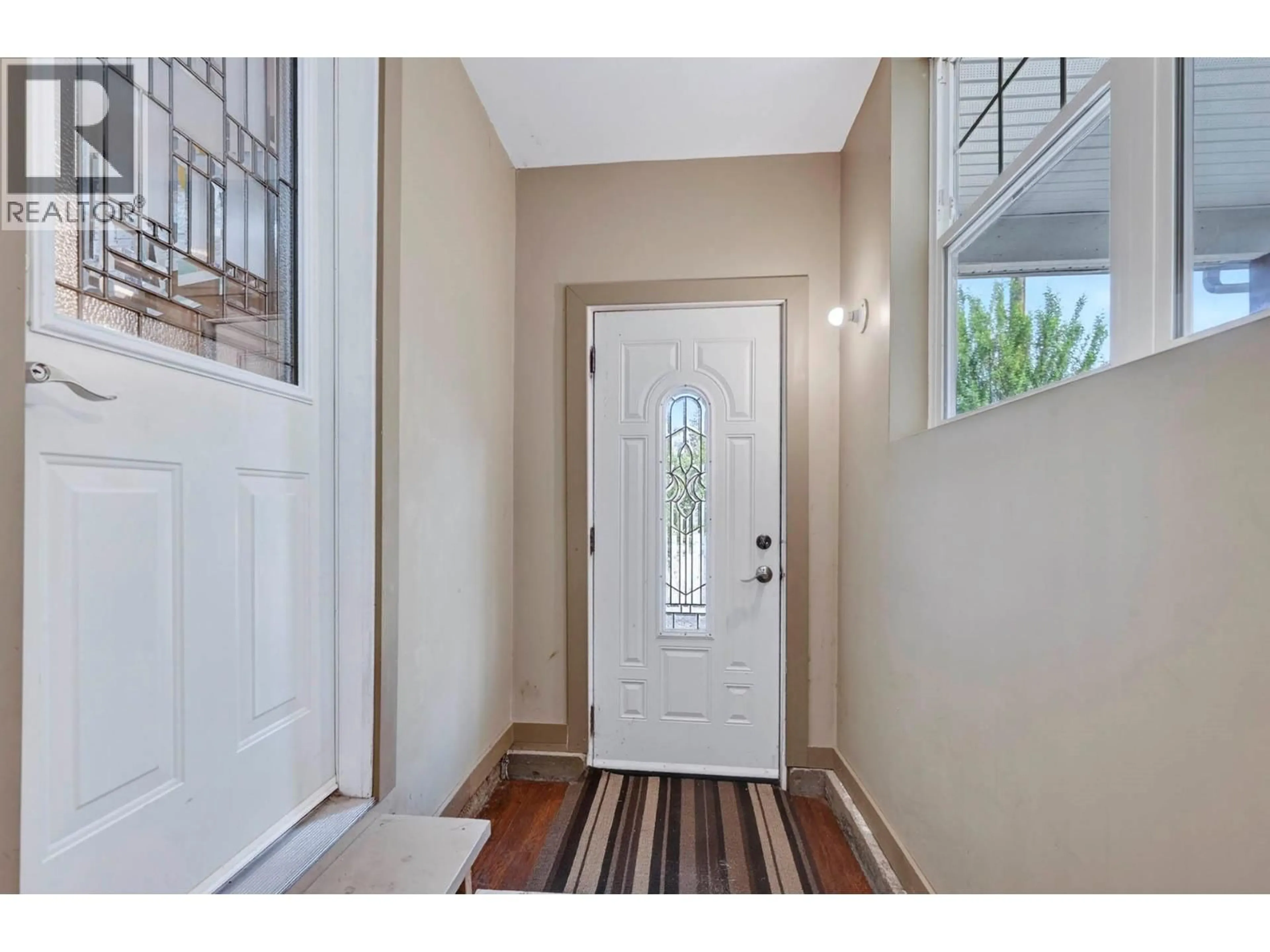 Indoor entryway for 889 ELDER ROAD, Kamloops British Columbia V2B6K9