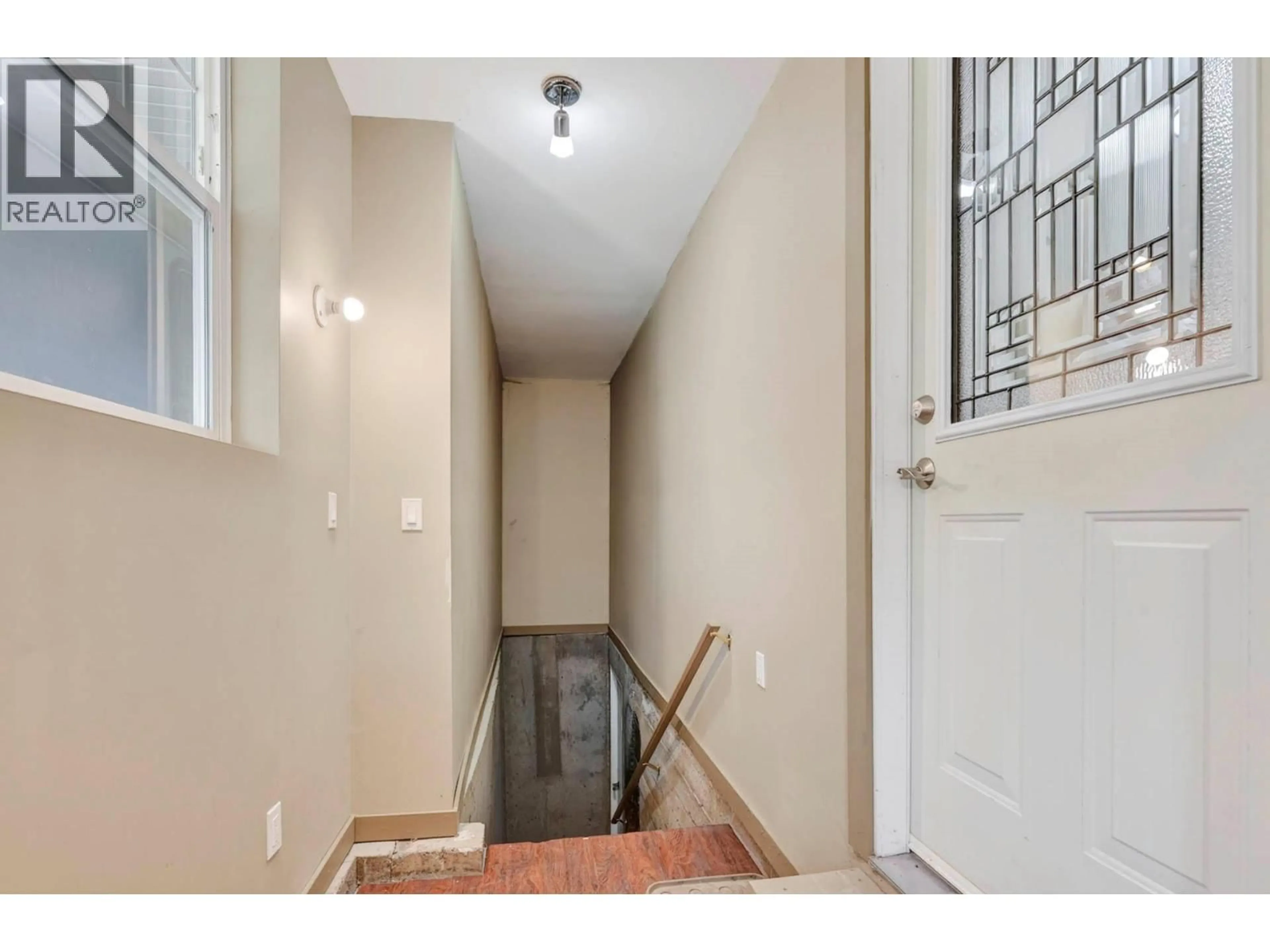 Indoor entryway for 889 ELDER ROAD, Kamloops British Columbia V2B6K9