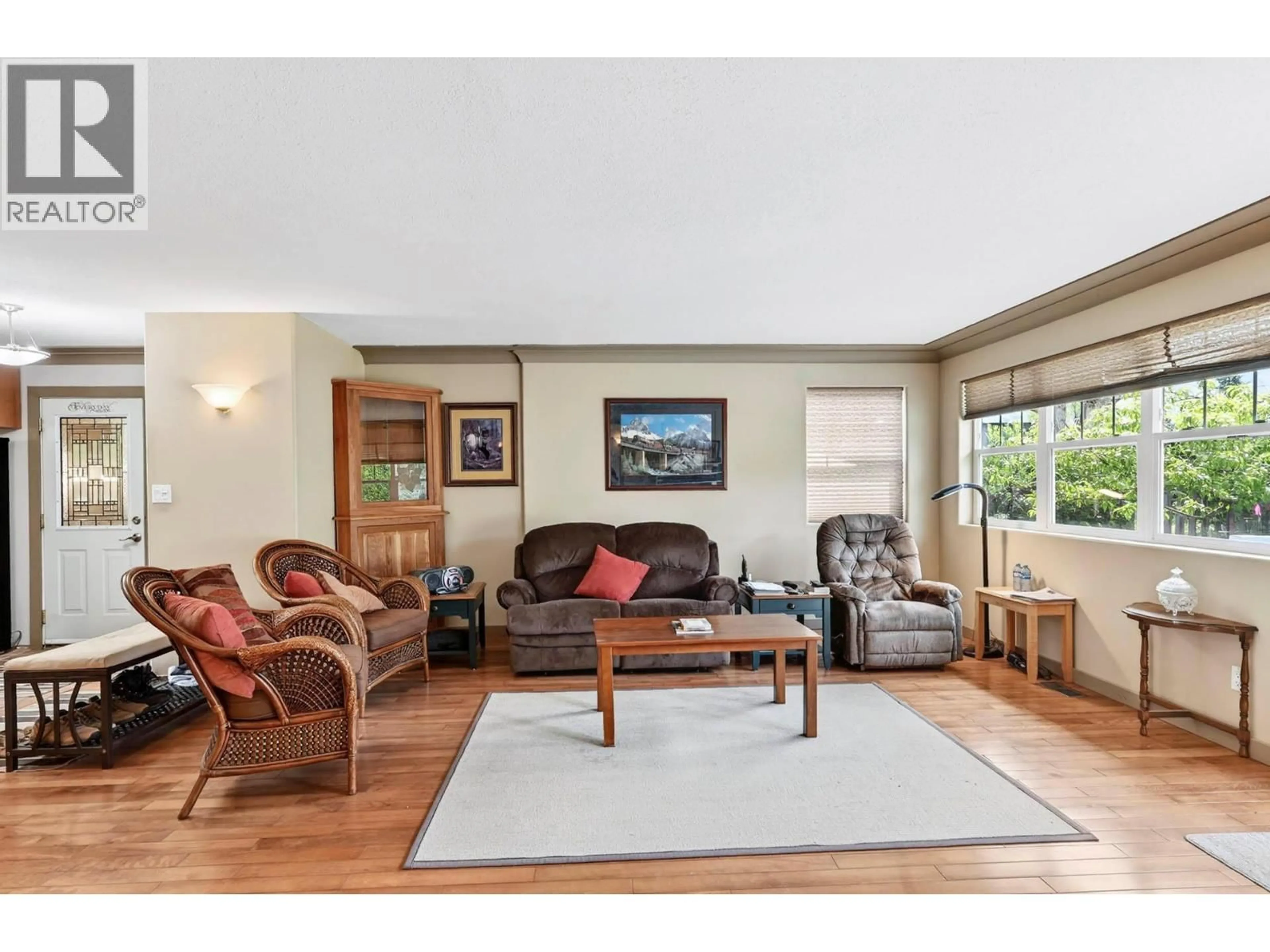 Living room with furniture, wood/laminate floor for 889 ELDER ROAD, Kamloops British Columbia V2B6K9