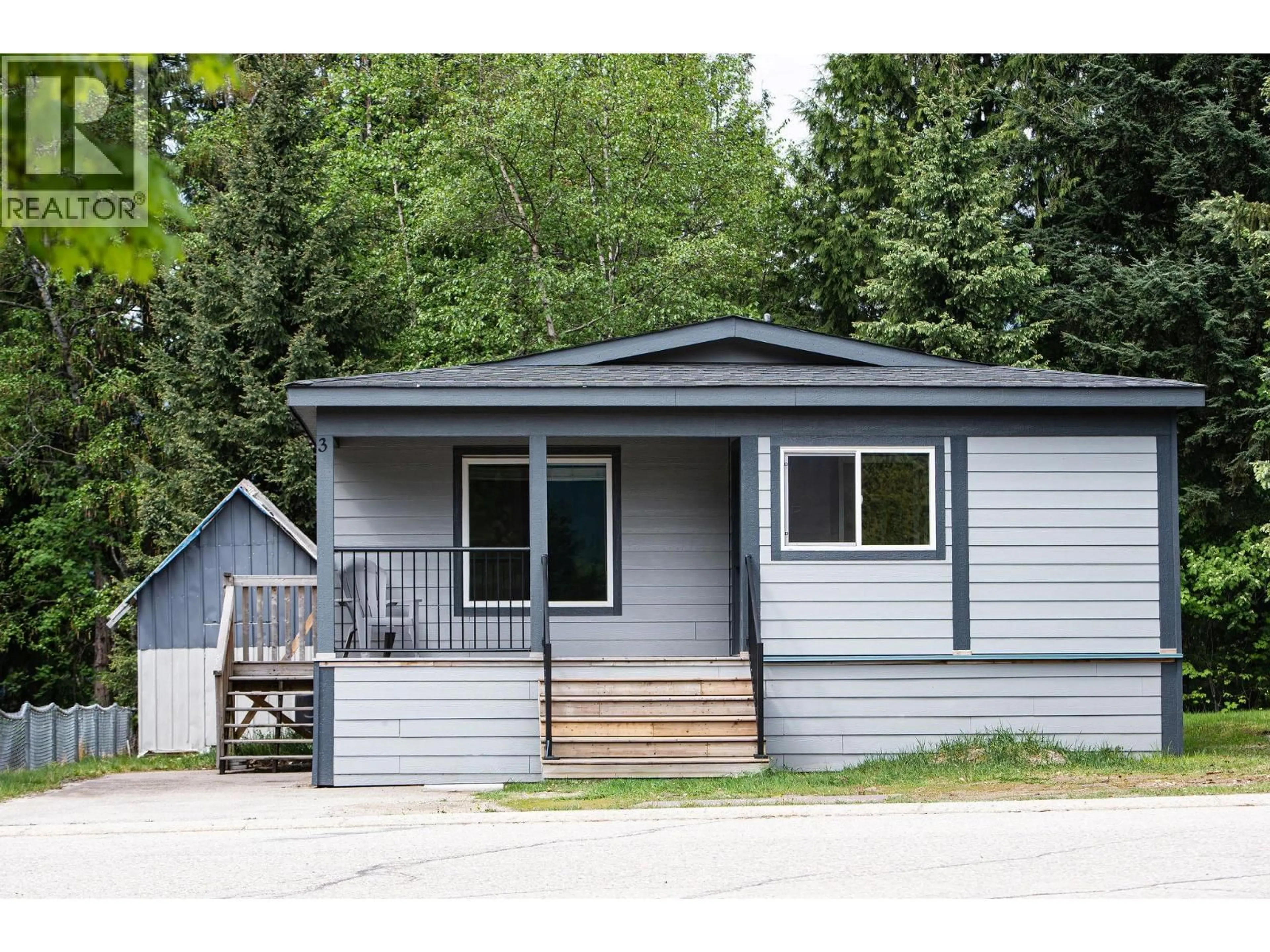 Home with vinyl exterior material, street for 3 JOHNSON WAY, Revelstoke British Columbia V0E2S1