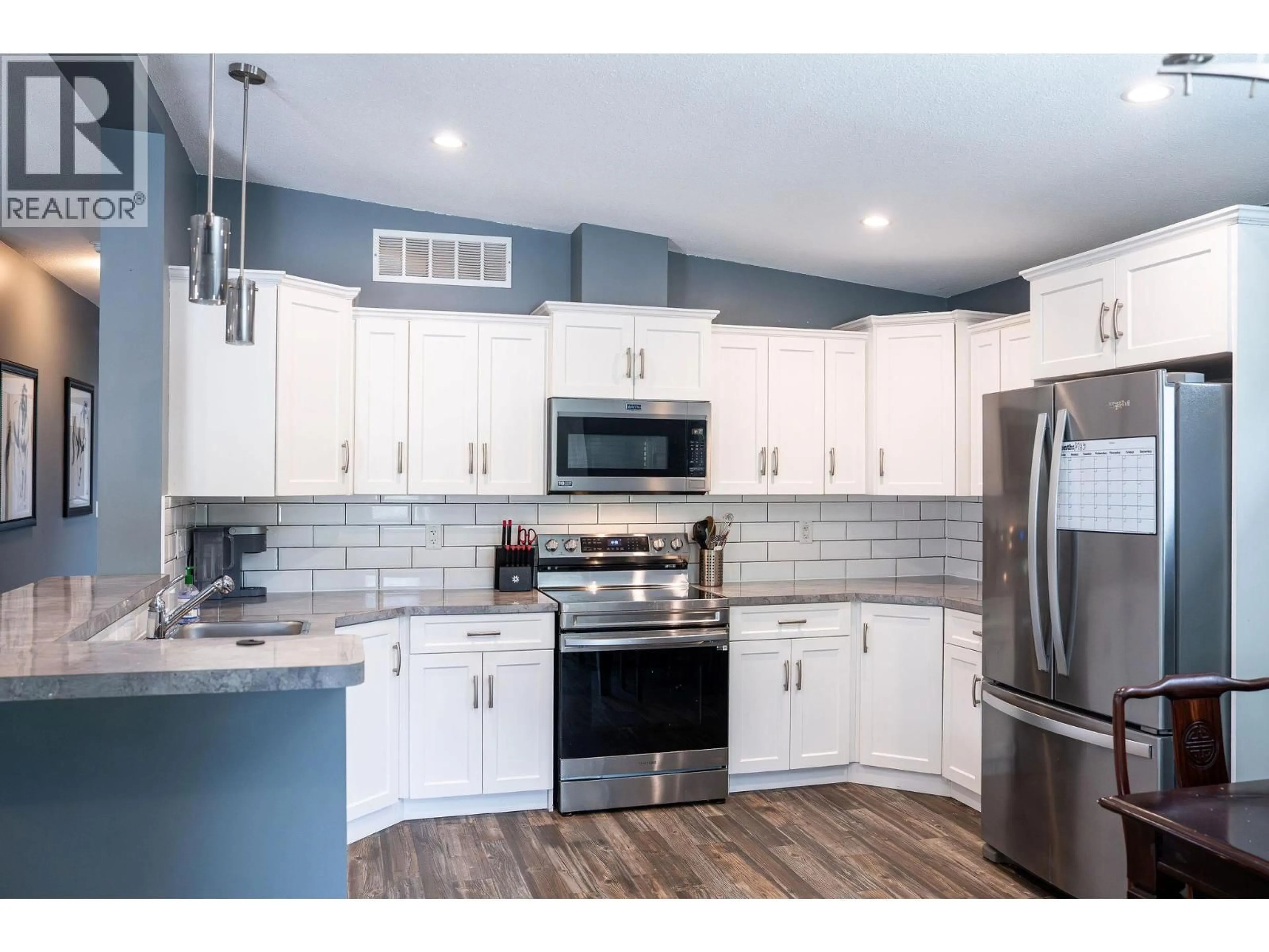 Open concept kitchen, unknown for 3 JOHNSON WAY, Revelstoke British Columbia V0E2S1