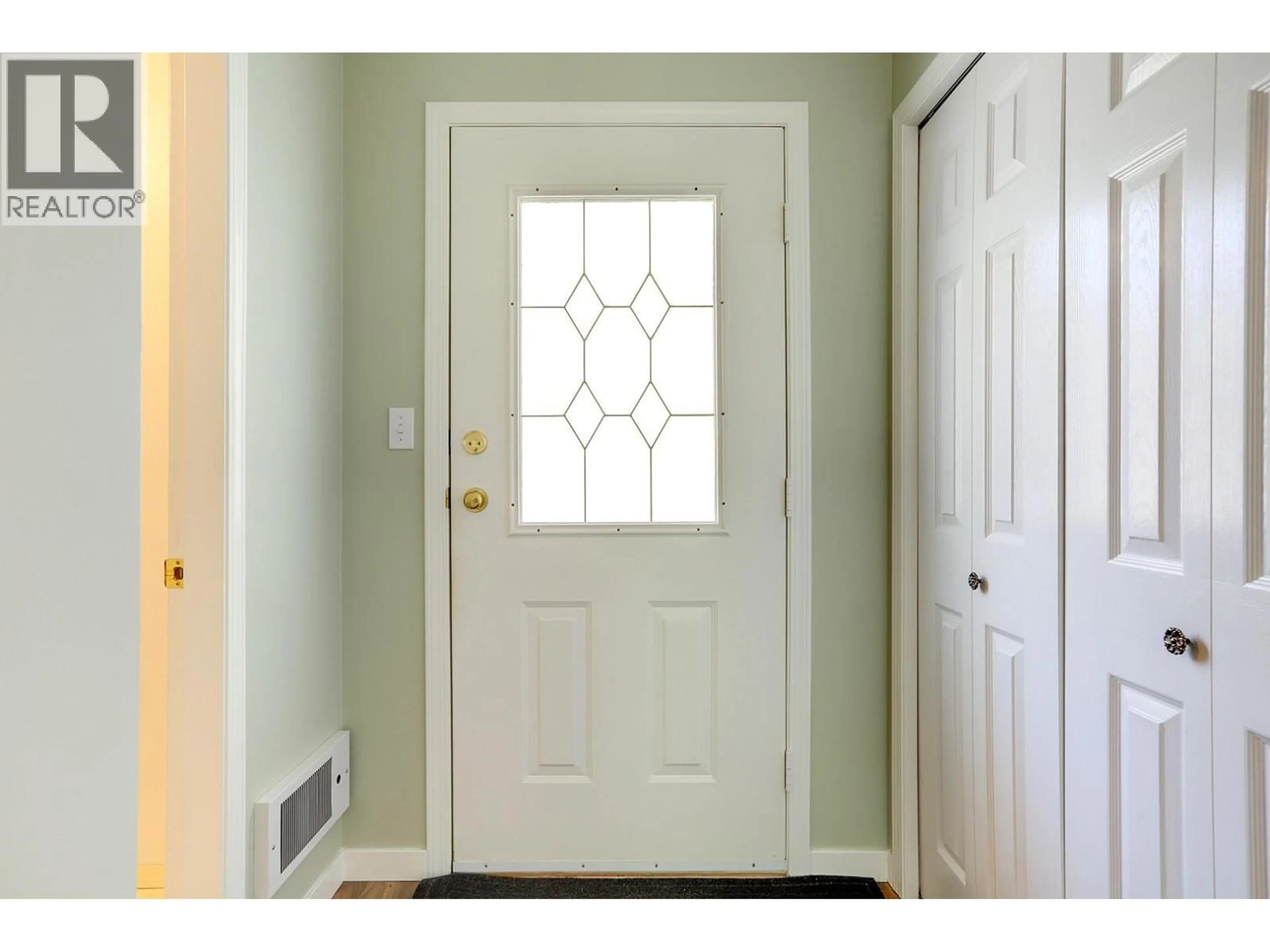 Indoor entryway for 3 - 602 BROWNE ROAD, Vernon British Columbia V1T7M1