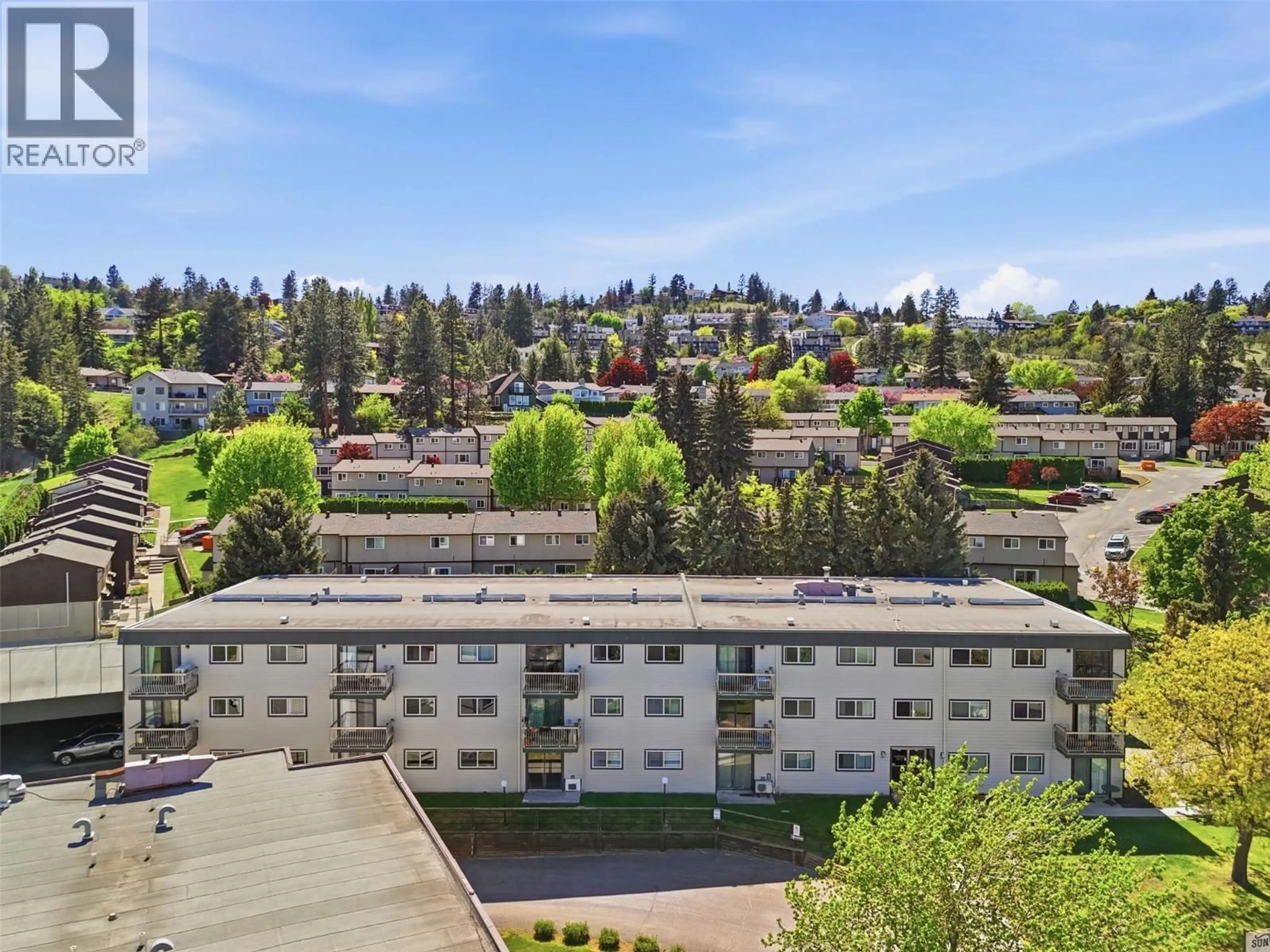 A pic from outside/outdoor area/front of a property/back of a property/a pic from drone, unknown for 22 - 1595 SUMMIT DRIVE, Kamloops British Columbia V2E1E9