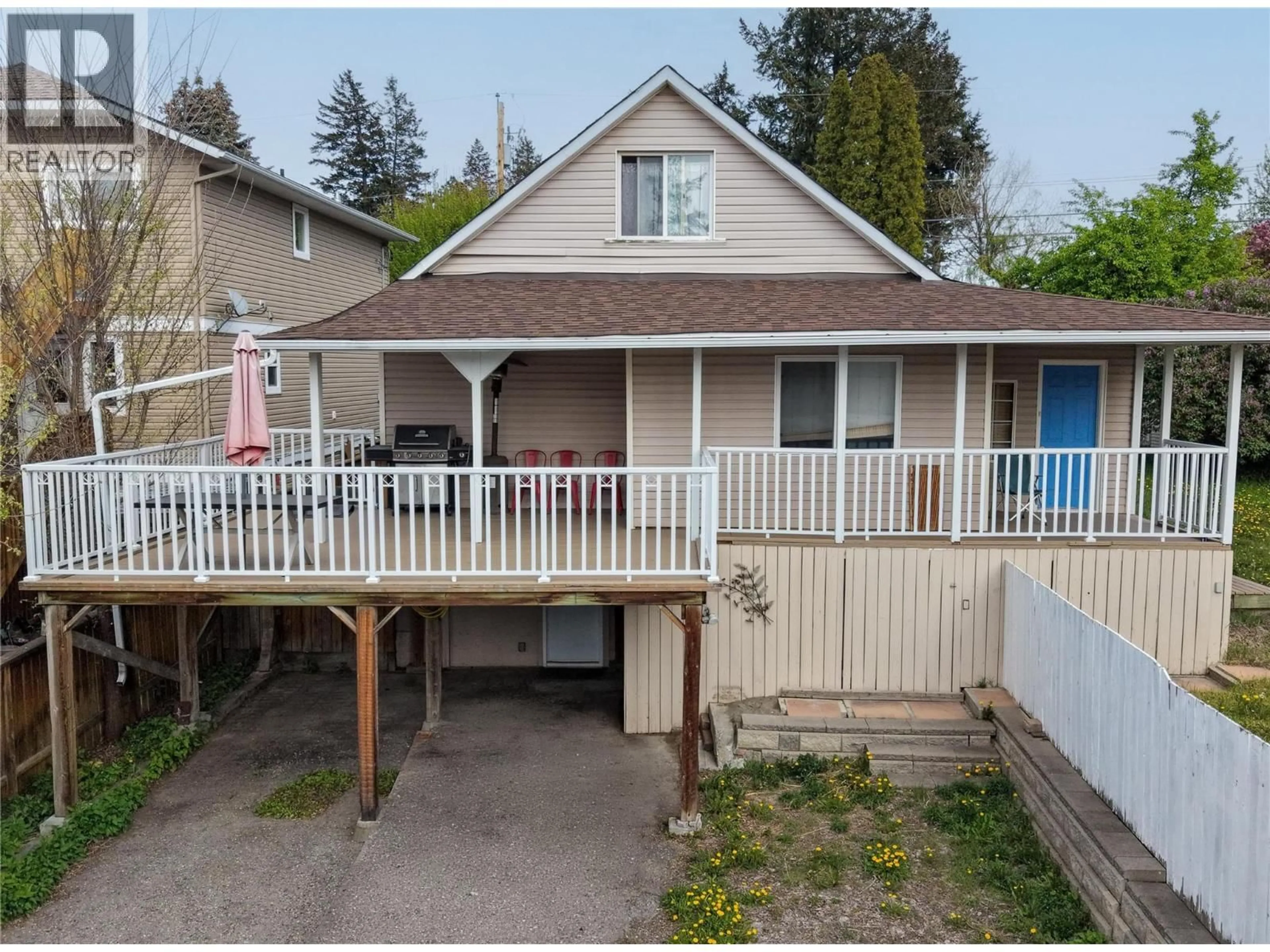 A pic from outside/outdoor area/front of a property/back of a property/a pic from drone, street for 315 11TH AVENUE SOUTH, Cranbrook British Columbia V1C2P7