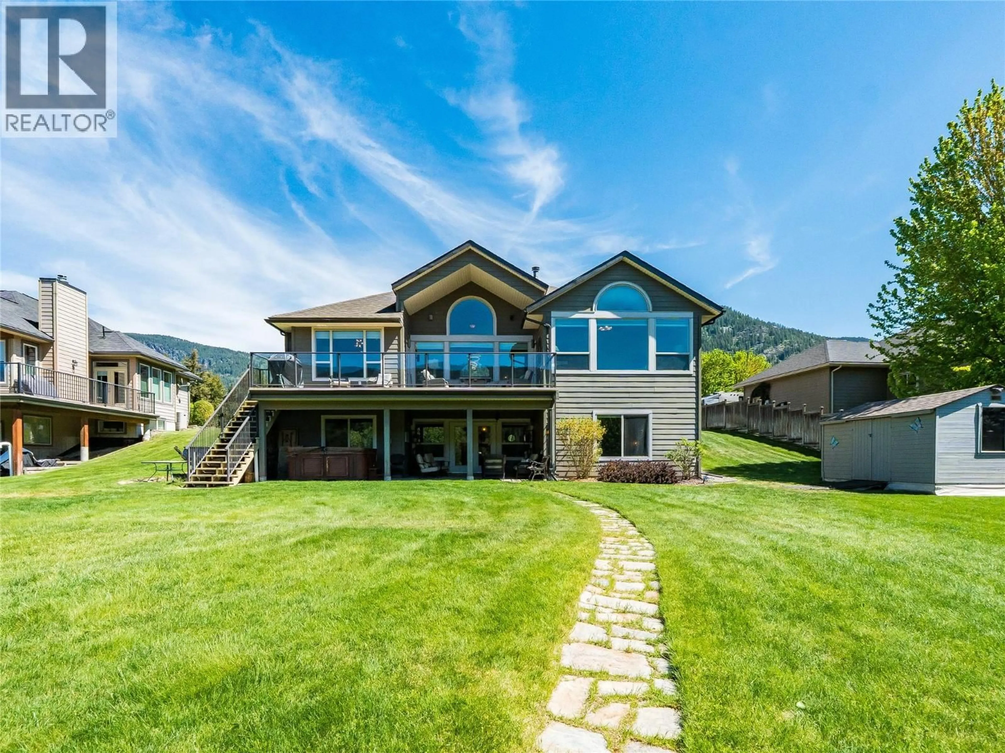 Home with vinyl exterior material, water/lake/river/ocean view for 943 RIVERVIEW PLACE OTHER, Castlegar British Columbia V1N4L1