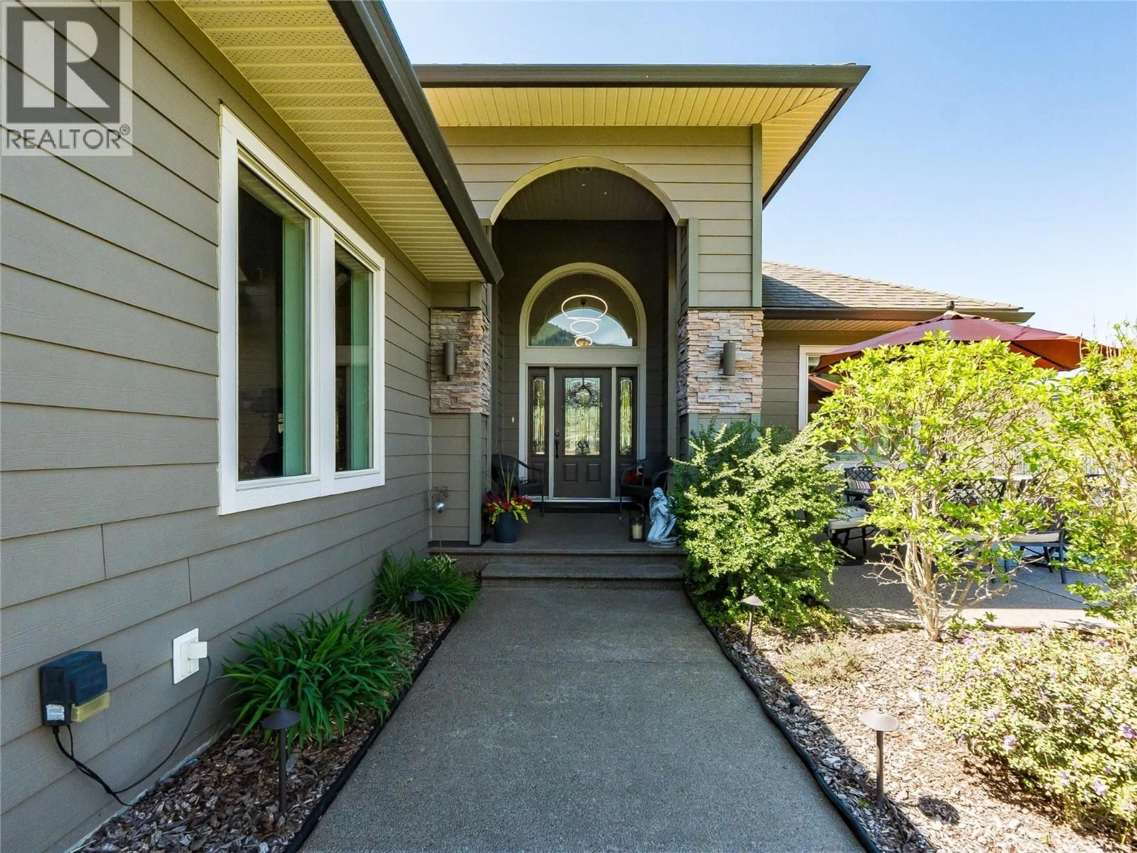 Indoor entryway for 943 RIVERVIEW PLACE OTHER, Castlegar British Columbia V1N4L1