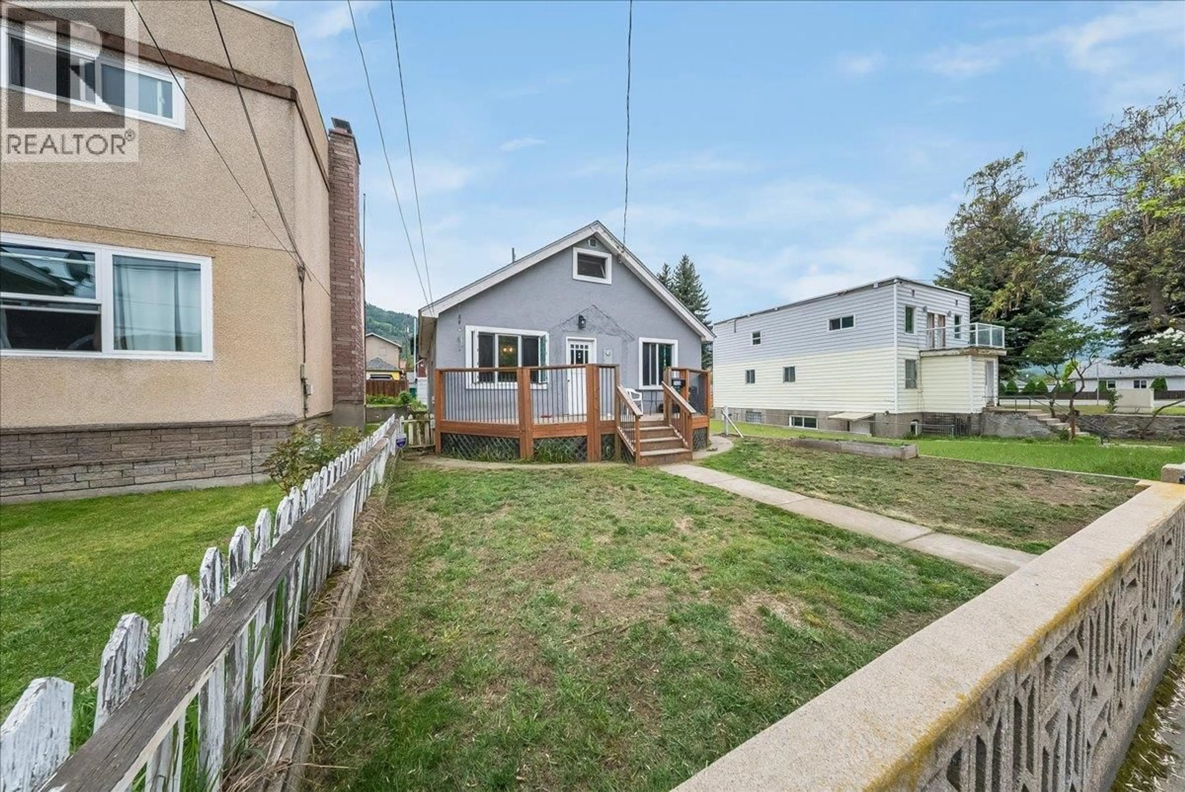 Patio, unknown for 1430 THIRD AVENUE, Trail British Columbia V1R1P6
