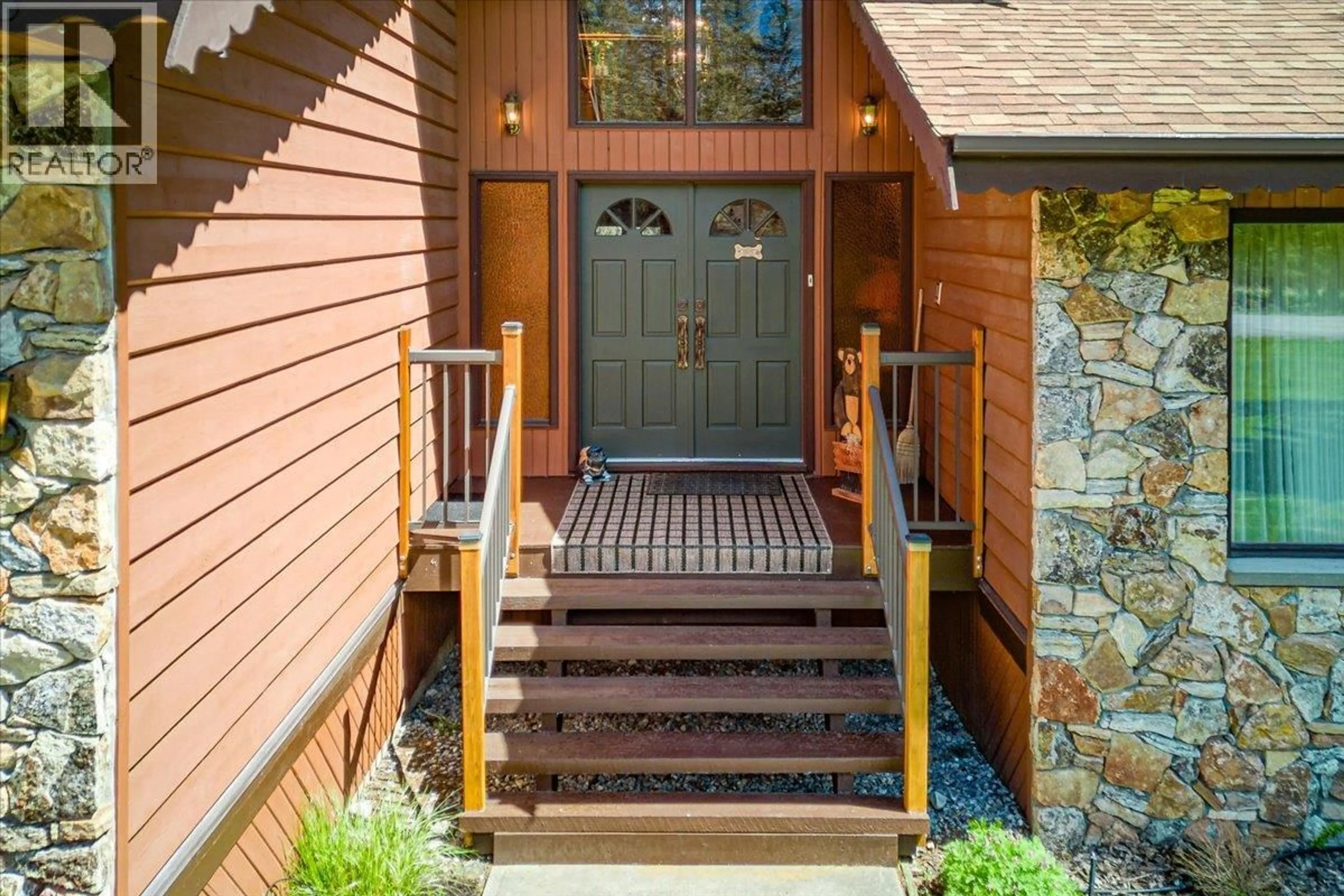 Indoor entryway for 4551 COLUMBIA VIEW ROAD, Fairmont Hot Springs British Columbia V0B1L2