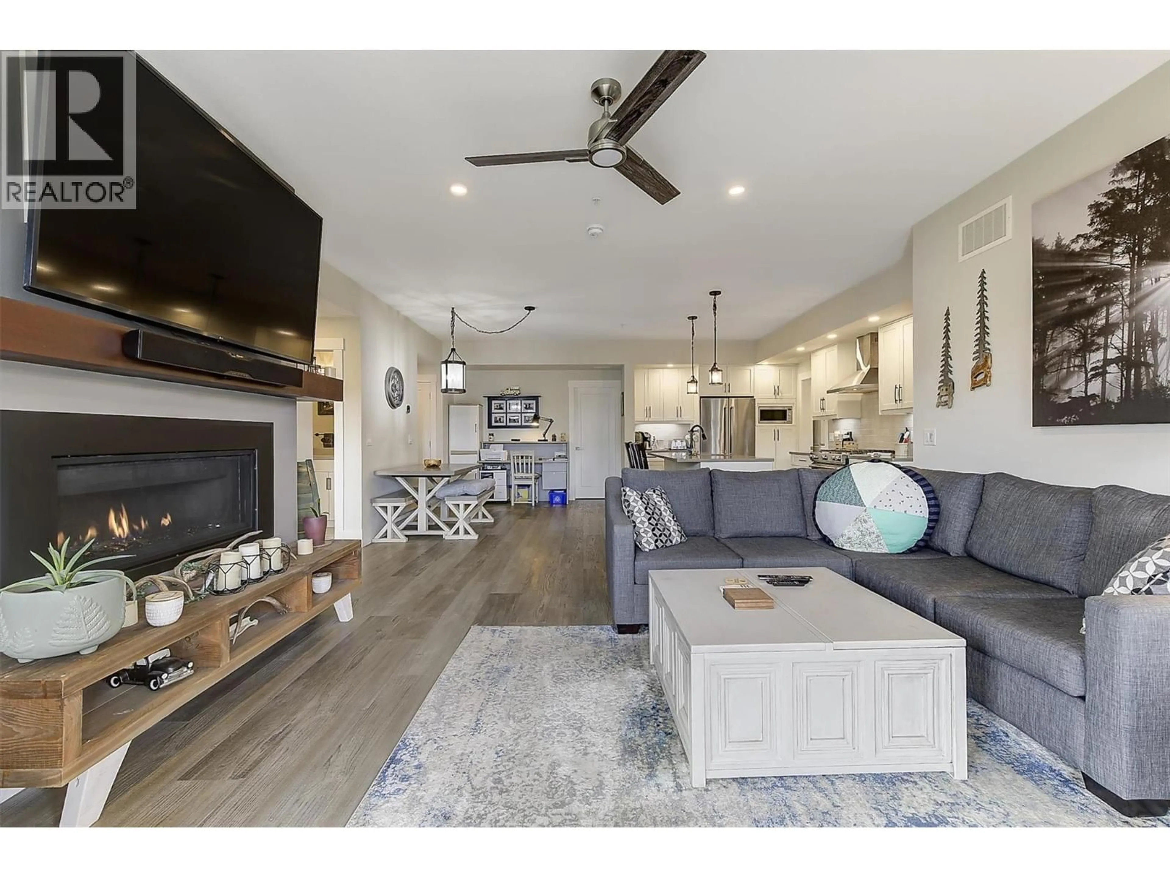 Living room with furniture, unknown for 222 - 4000 REDSTONE CRESCENT, Peachland British Columbia V0H1X5