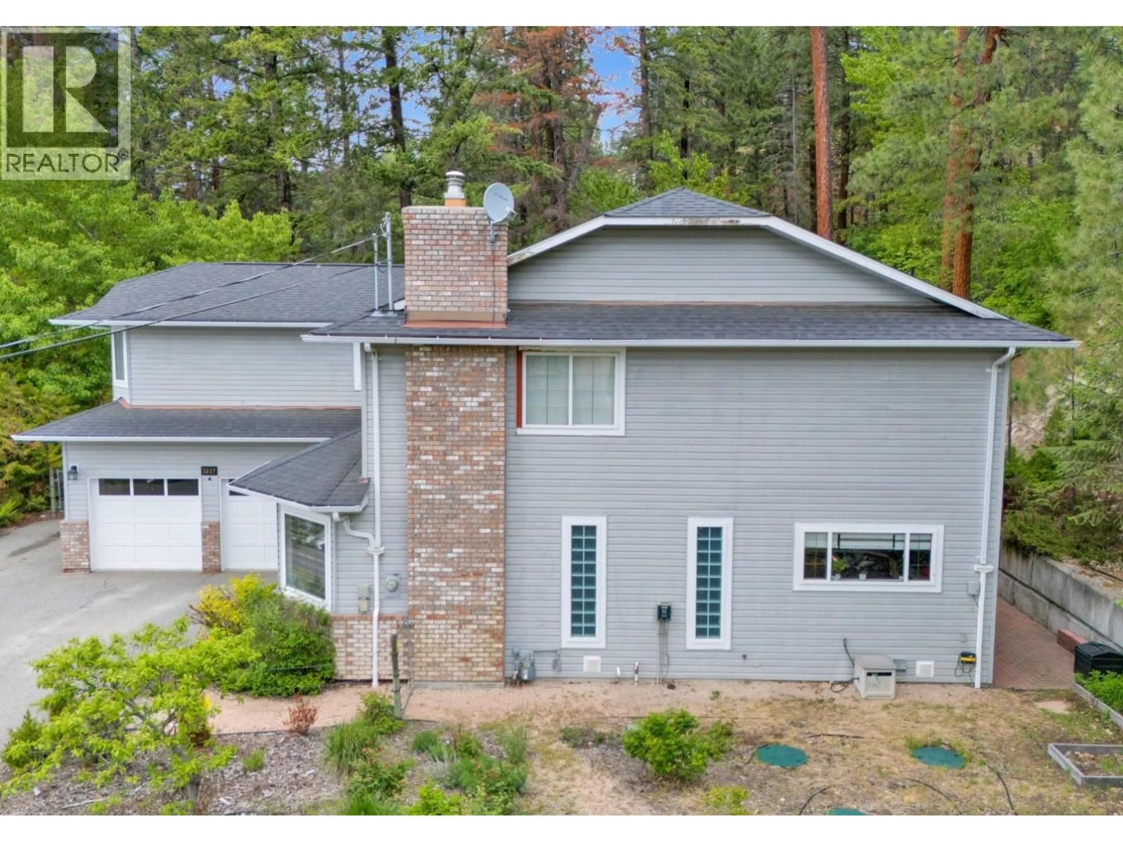 Home with vinyl exterior material, unknown for 3257 JUNIPER DRIVE, Naramata British Columbia V0H1N1