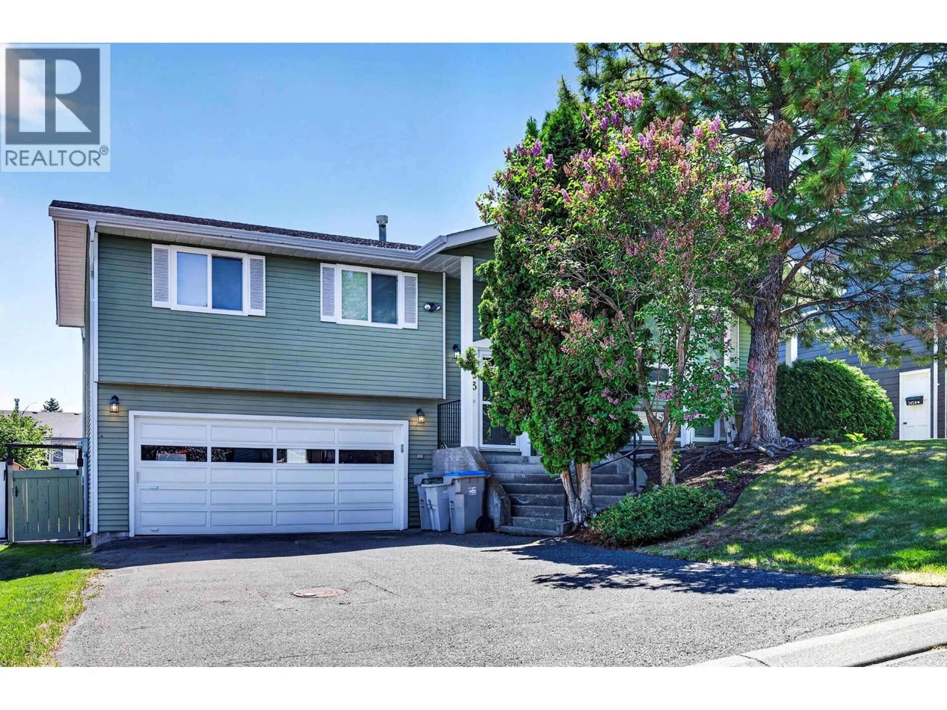 Home with vinyl exterior material, street for 333 ROBSON DRIVE, Kamloops British Columbia V2E1W2