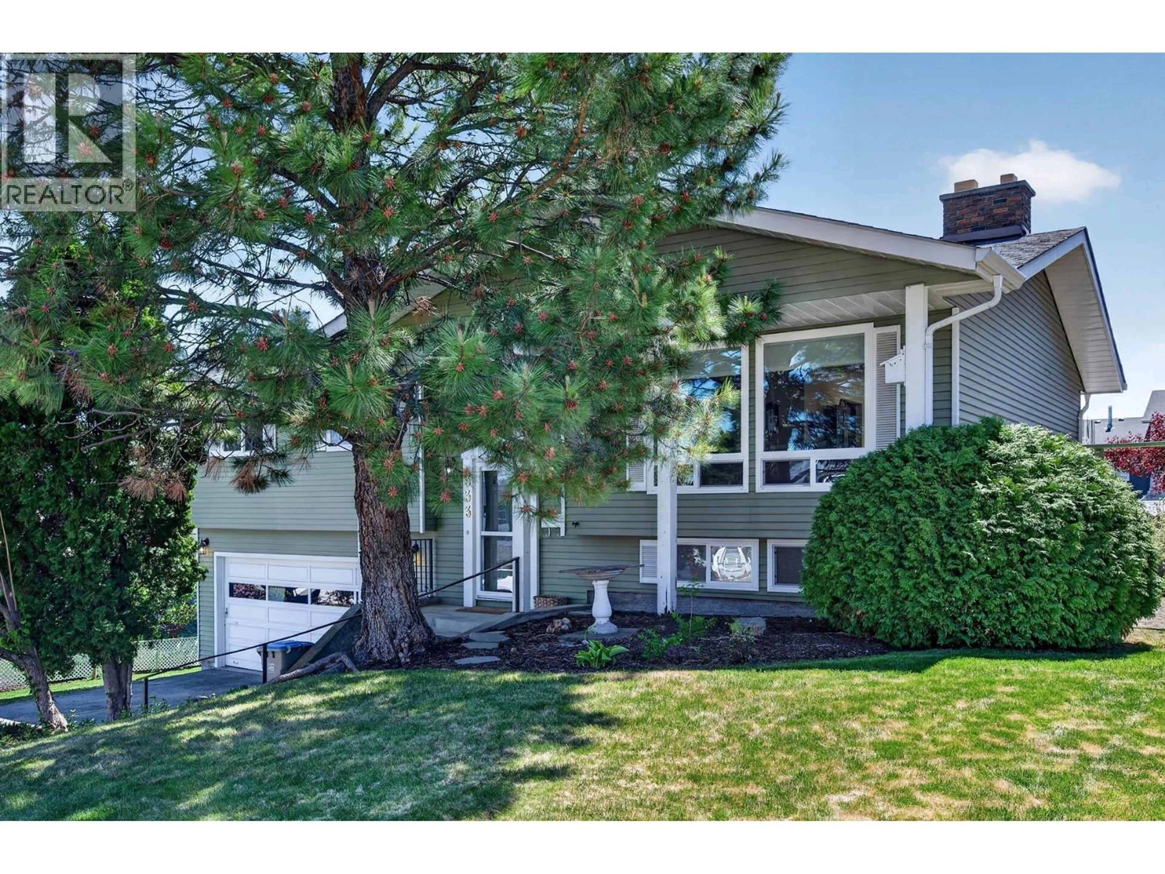 Home with vinyl exterior material, street for 333 ROBSON DRIVE, Kamloops British Columbia V2E1W2