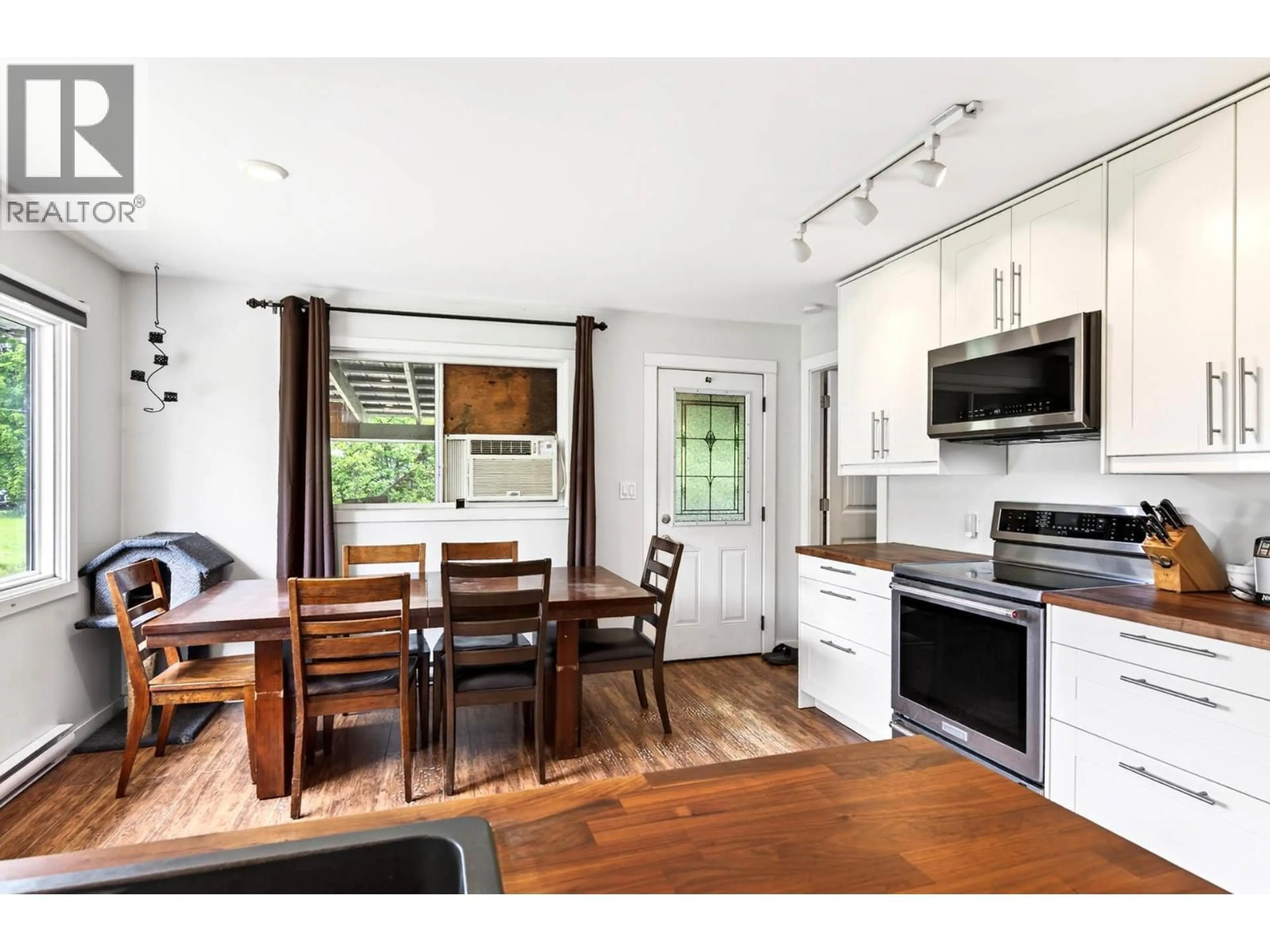 Open concept kitchen, wood/laminate floor for 1256 HERN ROAD, Clearwater British Columbia V0E1N2