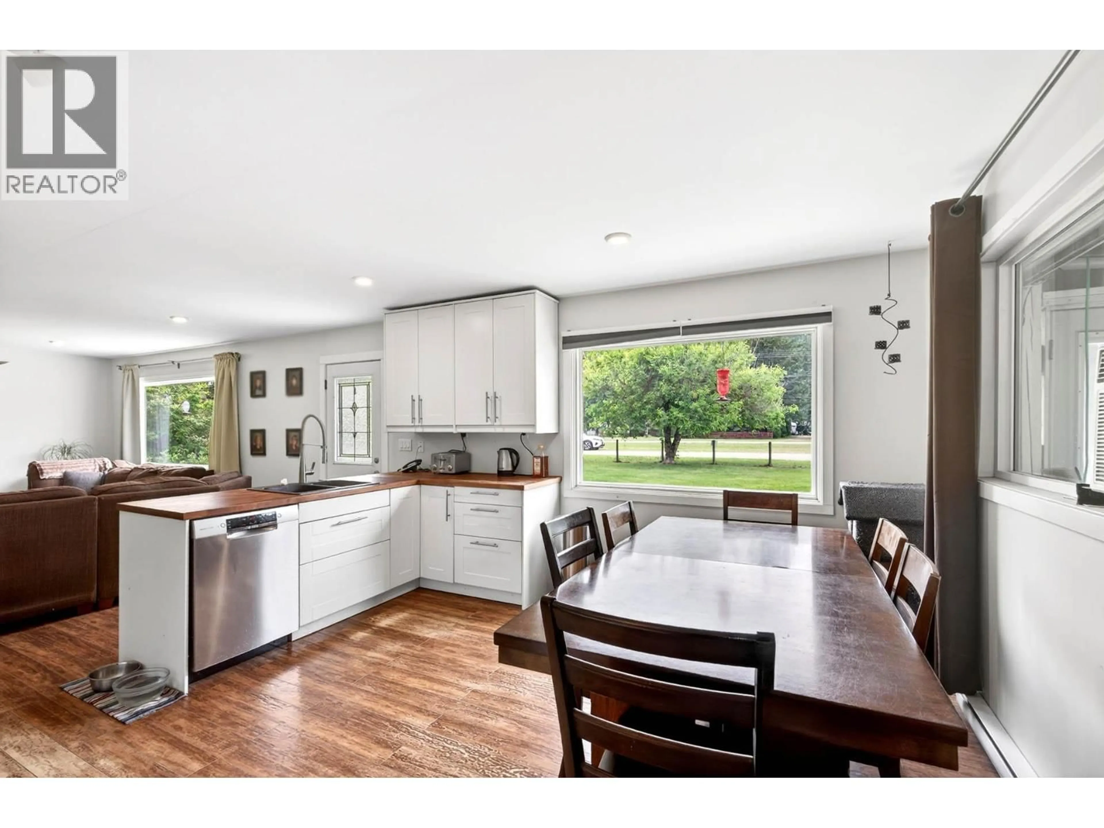 Open concept kitchen, unknown for 1256 HERN ROAD, Clearwater British Columbia V0E1N2