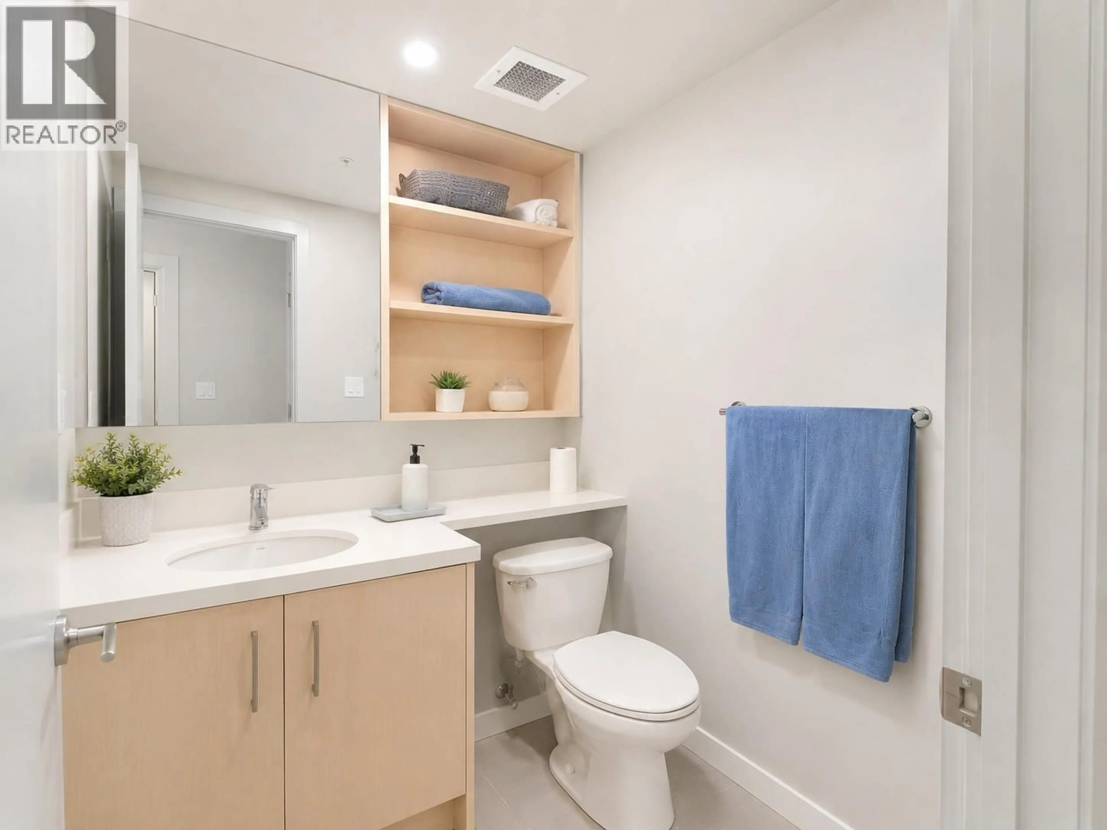 Standard bathroom, unknown for 218 - 345 DOUGALL ROAD NORTH, Kelowna British Columbia V1X0A8