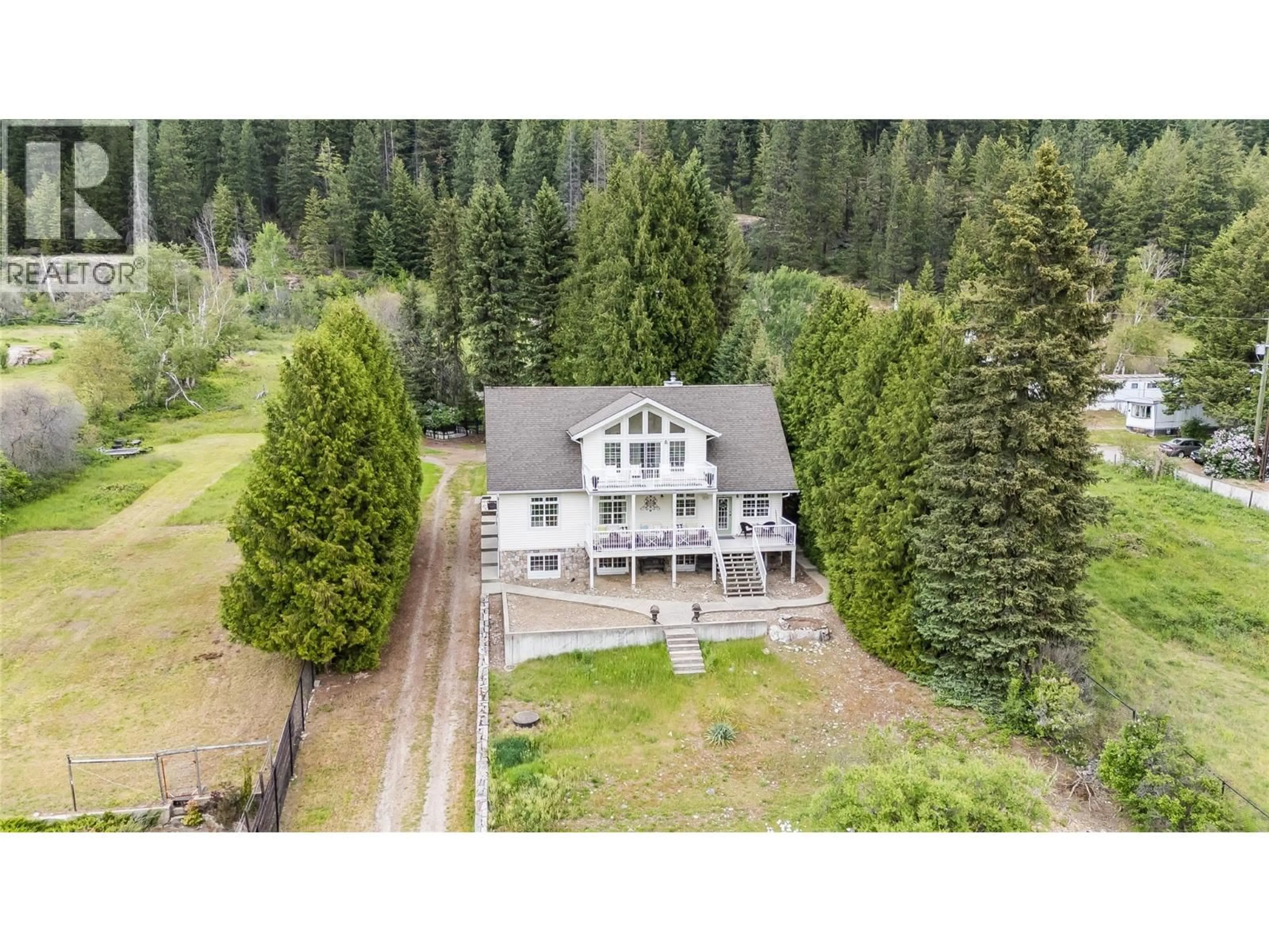 A pic from outside/outdoor area/front of a property/back of a property/a pic from drone, forest/trees view for 3275 BROADWATER ROAD, Robson British Columbia V0G1X0