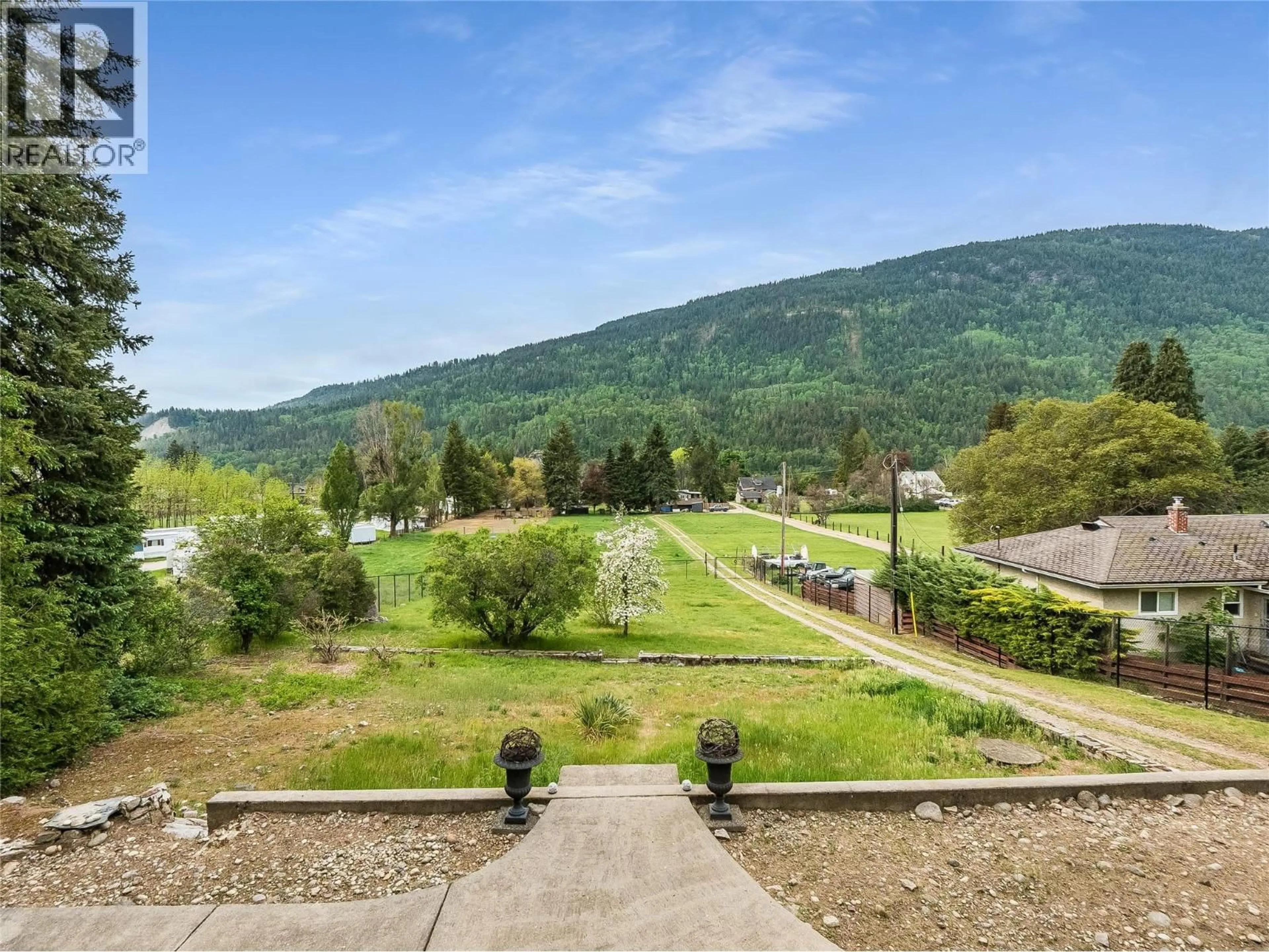 A pic from outside/outdoor area/front of a property/back of a property/a pic from drone, mountain view for 3275 BROADWATER ROAD, Robson British Columbia V0G1X0
