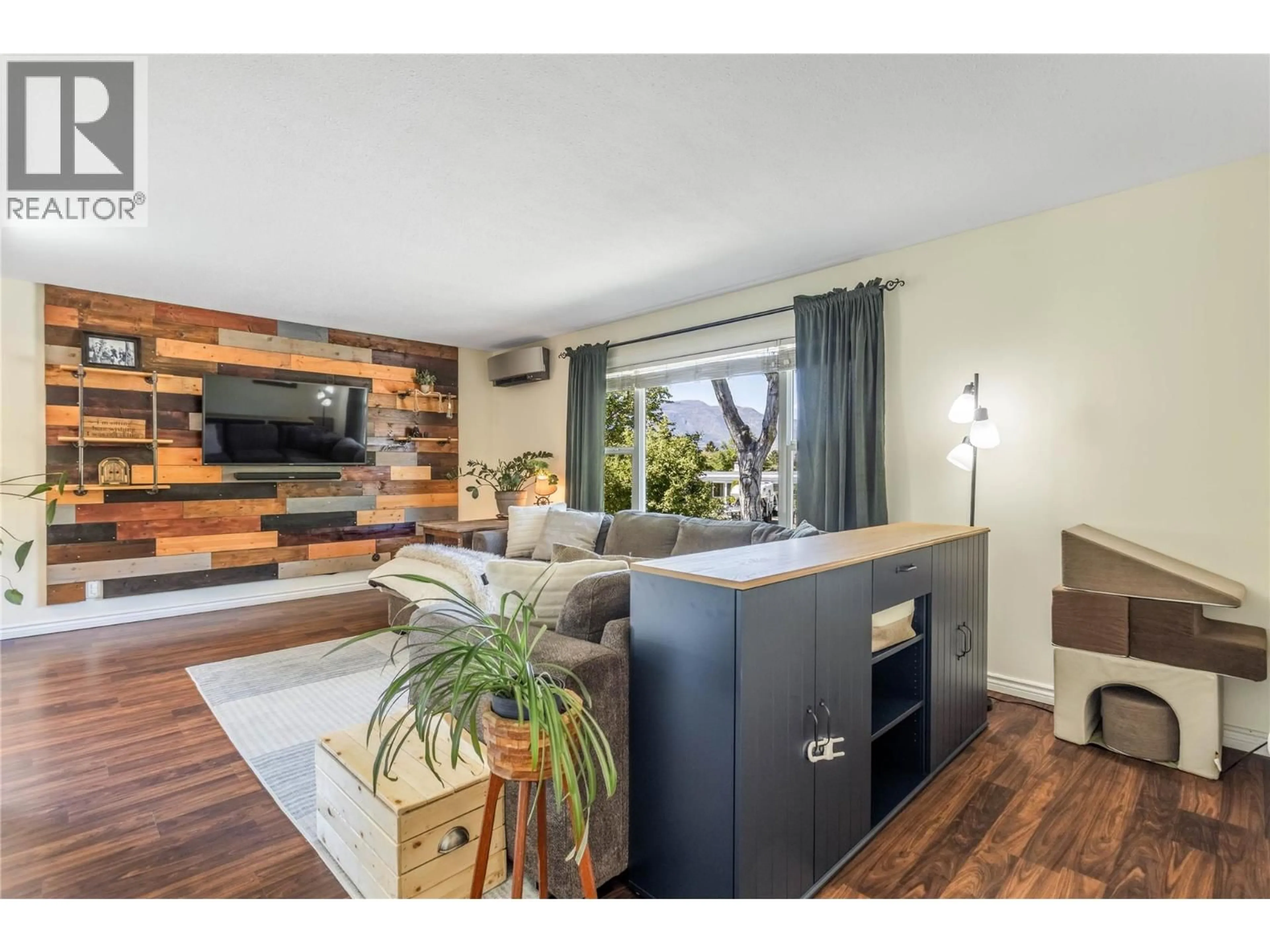 Open concept kitchen, wood/laminate floor for 1385 ORCHARD DRIVE, Kelowna British Columbia V1Y3V1